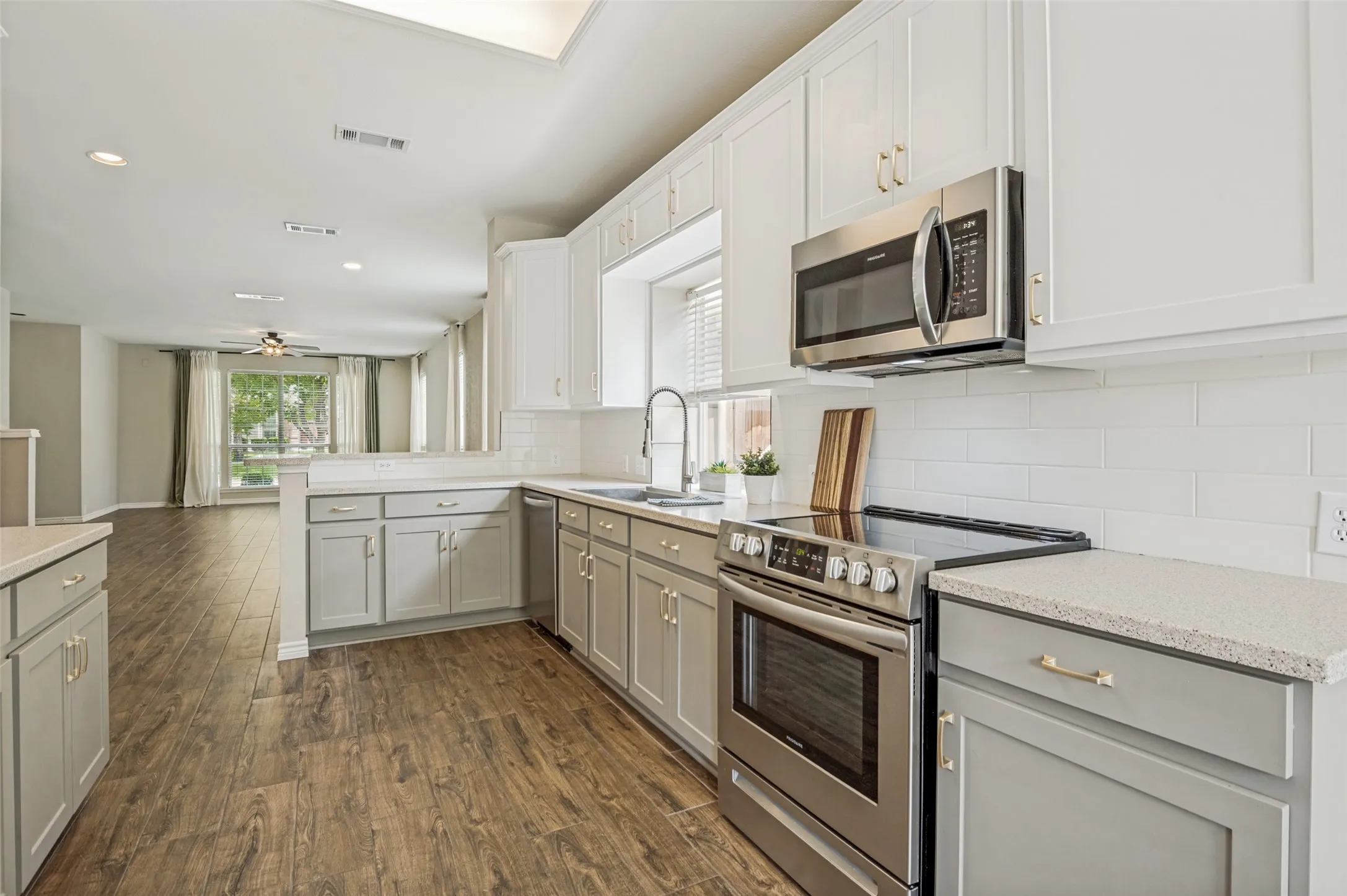 Single Family Residence For Sale in Collin County , 11319 Still Hollow Drive, Frisco, Texas 75035, 4 Bedroom, 3 Bathroom, 2 Garage spaces, 2,392 Sqft, built in 2001, mls#21399240, Real Estate Agent in Frisco, Homes For Sale in Collin county, Homes For Sale in Frisco, Realtor in Frisco Texas, Real Estate Brokerage Independent Realty Texas, Luminita Cordes Realtor