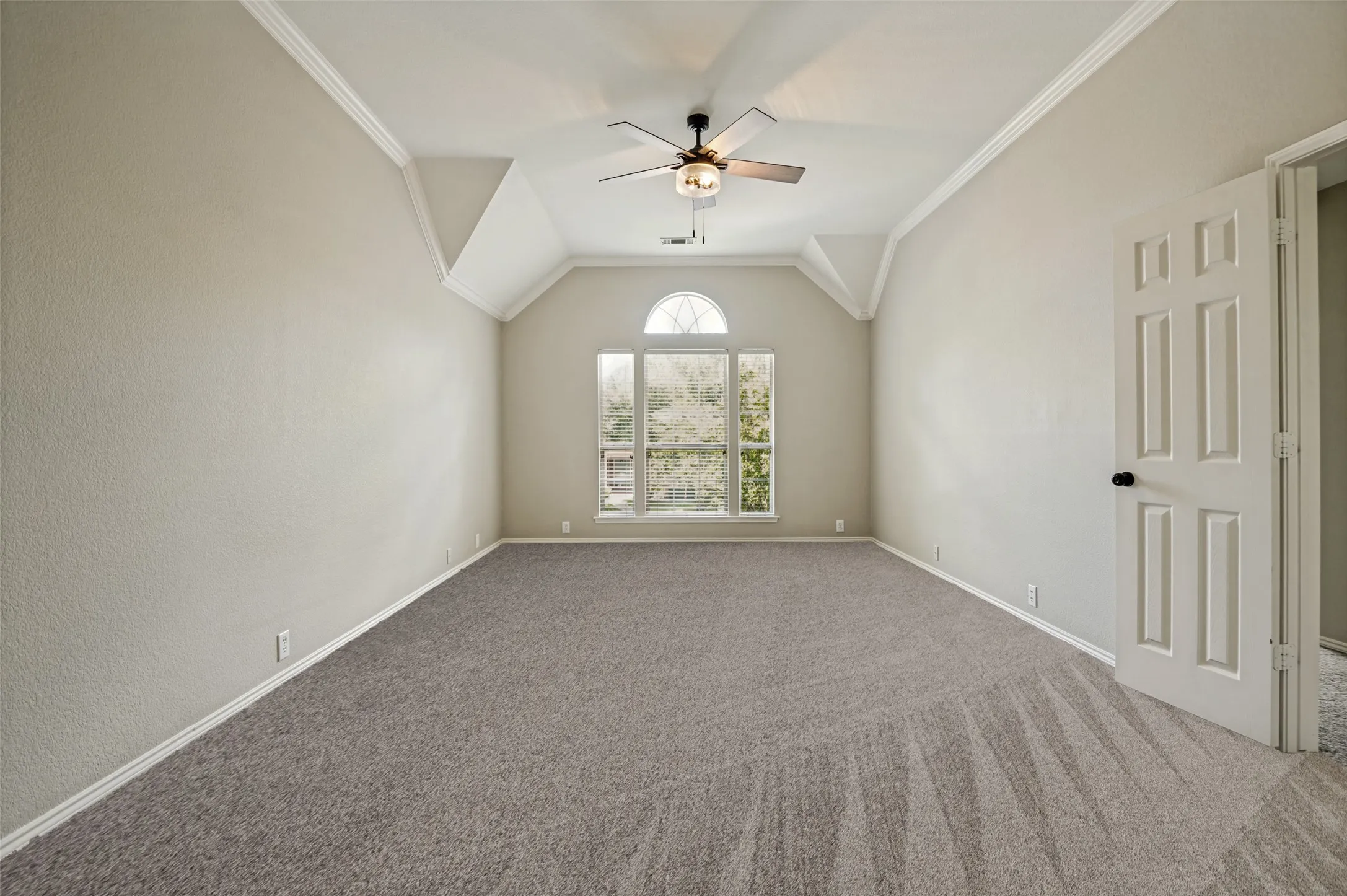 Single Family Residence For Sale in Collin County , 11319 Still Hollow Drive, Frisco, Texas 75035, 4 Bedroom, 3 Bathroom, 2 Garage spaces, 2,392 Sqft, built in 2001, mls#21399240, Real Estate Agent in Frisco, Homes For Sale in Collin county, Homes For Sale in Frisco, Realtor in Frisco Texas, Real Estate Brokerage Independent Realty Texas, Luminita Cordes Realtor