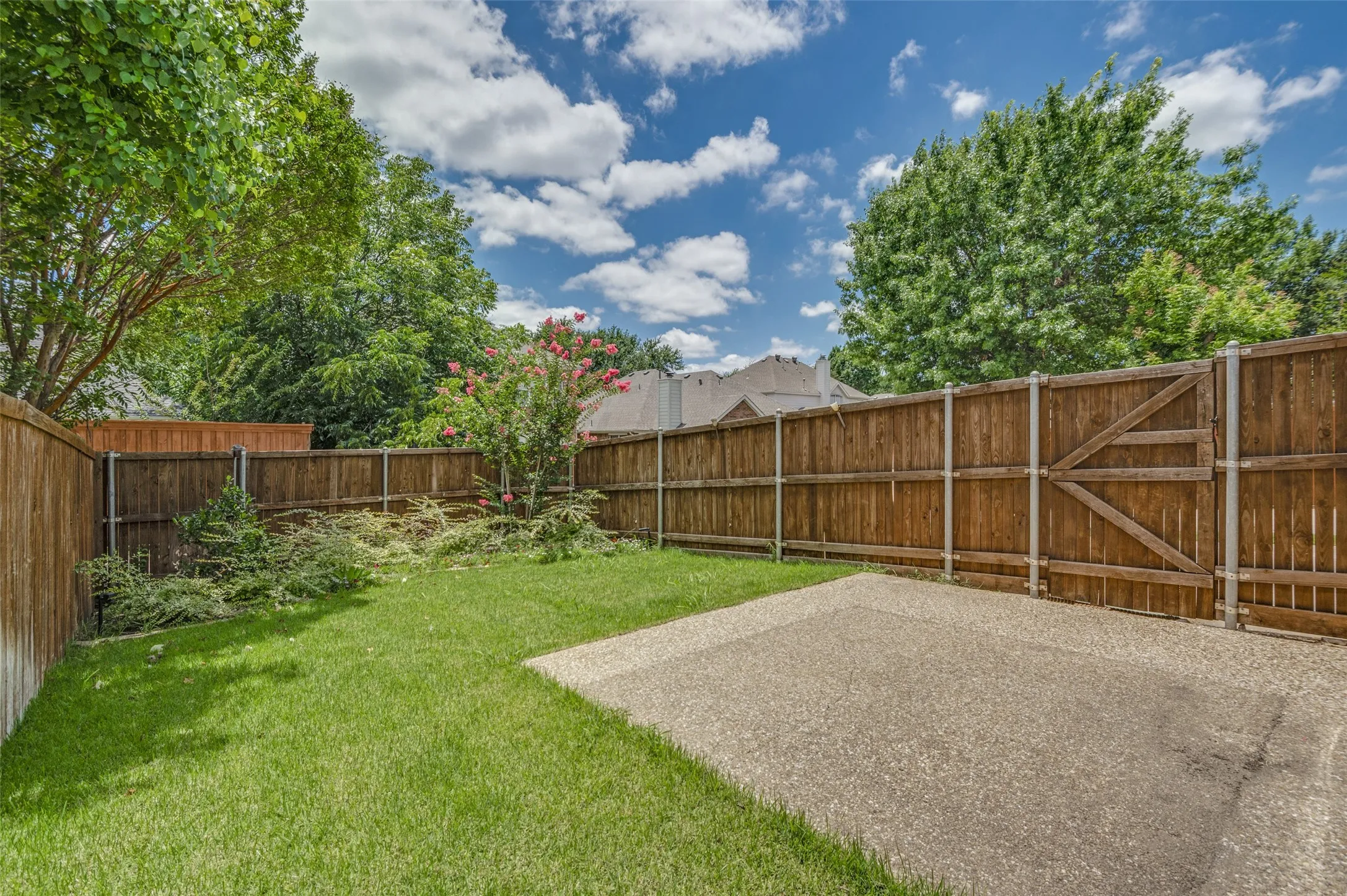 Single Family Residence For Sale in Collin County , 11319 Still Hollow Drive, Frisco, Texas 75035, 4 Bedroom, 3 Bathroom, 2 Garage spaces, 2,392 Sqft, built in 2001, mls#21399240, Real Estate Agent in Frisco, Homes For Sale in Collin county, Homes For Sale in Frisco, Realtor in Frisco Texas, Real Estate Brokerage Independent Realty Texas, Luminita Cordes Realtor