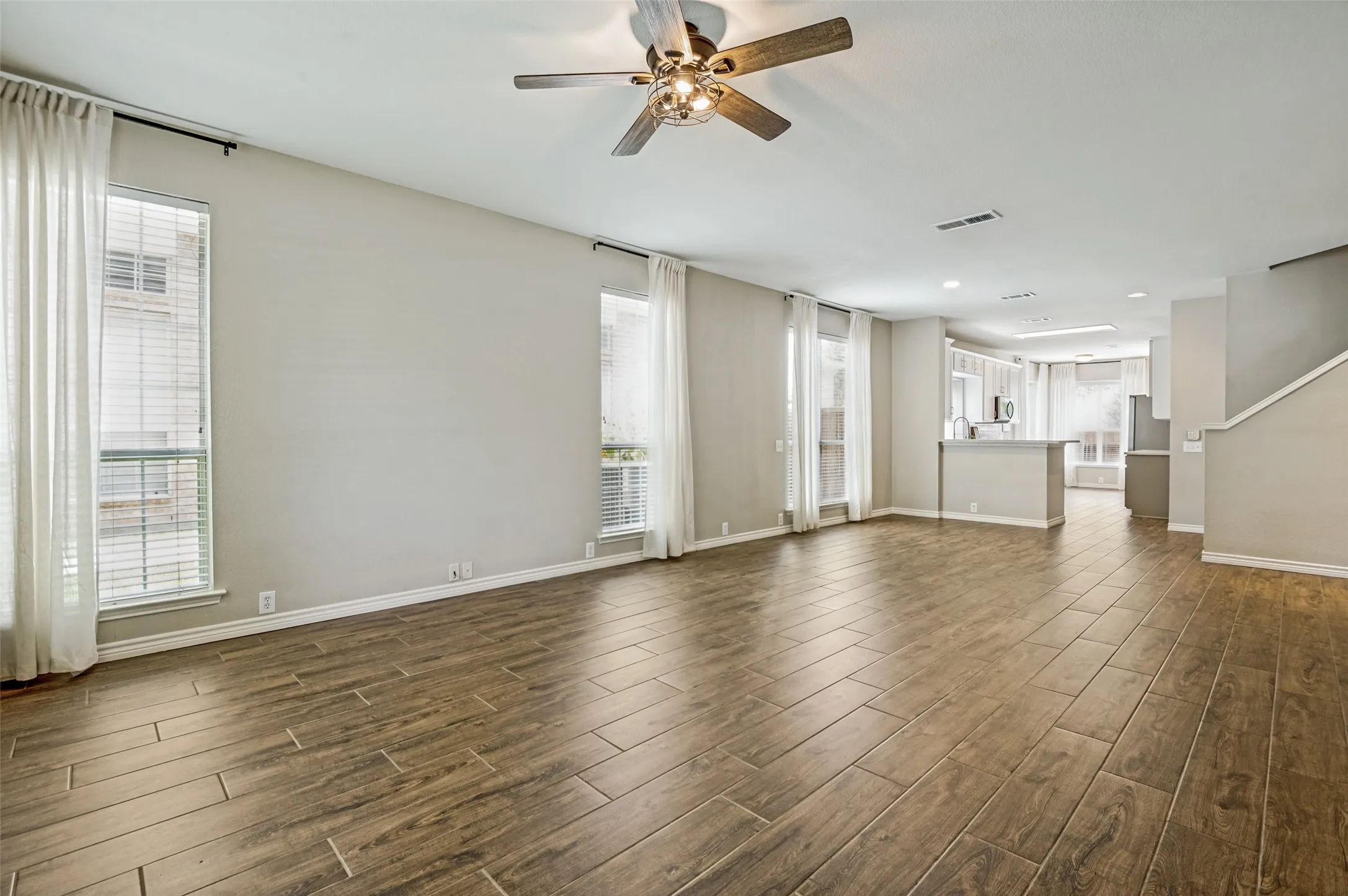 Single Family Residence For Sale in Collin County , 11319 Still Hollow Drive, Frisco, Texas 75035, 4 Bedroom, 3 Bathroom, 2 Garage spaces, 2,392 Sqft, built in 2001, mls#21399240, Real Estate Agent in Frisco, Homes For Sale in Collin county, Homes For Sale in Frisco, Realtor in Frisco Texas, Real Estate Brokerage Independent Realty Texas, Luminita Cordes Realtor