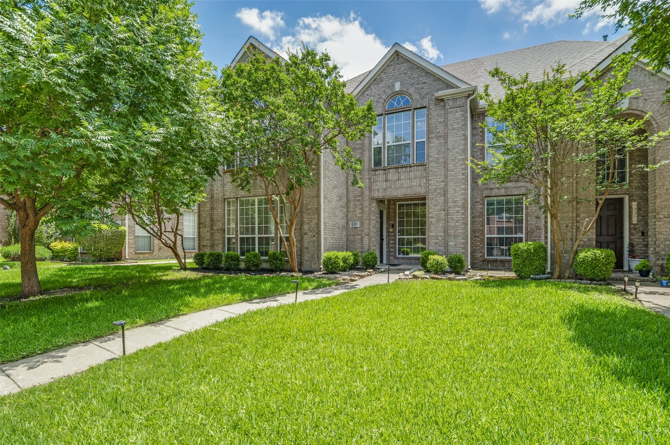 Single Family Residence For Sale in Collin County , 11319 Still Hollow Drive, Frisco, Texas 75035, 4 Bedroom, 3 Bathroom, 2 Garage spaces, 2,392 Sqft, built in 2001, mls#21399240, Real Estate Agent in Frisco, Homes For Sale in Collin county, Homes For Sale in Frisco, Realtor in Frisco Texas, Real Estate Brokerage Independent Realty Texas, Luminita Cordes Realtor