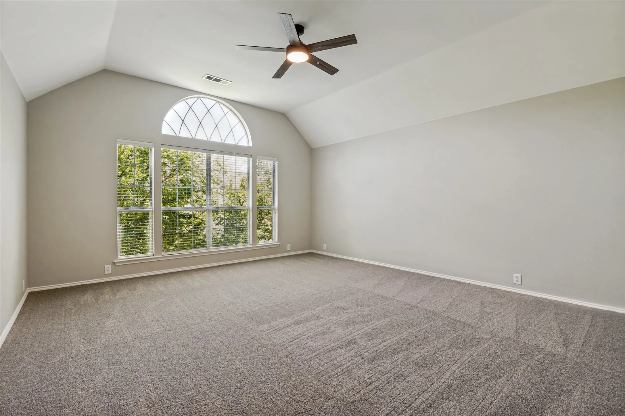 Single Family Residence For Sale in Collin County , 11319 Still Hollow Drive, Frisco, Texas 75035, 4 Bedroom, 3 Bathroom, 2 Garage spaces, 2,392 Sqft, built in 2001, mls#21399240, Real Estate Agent in Frisco, Homes For Sale in Collin county, Homes For Sale in Frisco, Realtor in Frisco Texas, Real Estate Brokerage Independent Realty Texas, Luminita Cordes Realtor