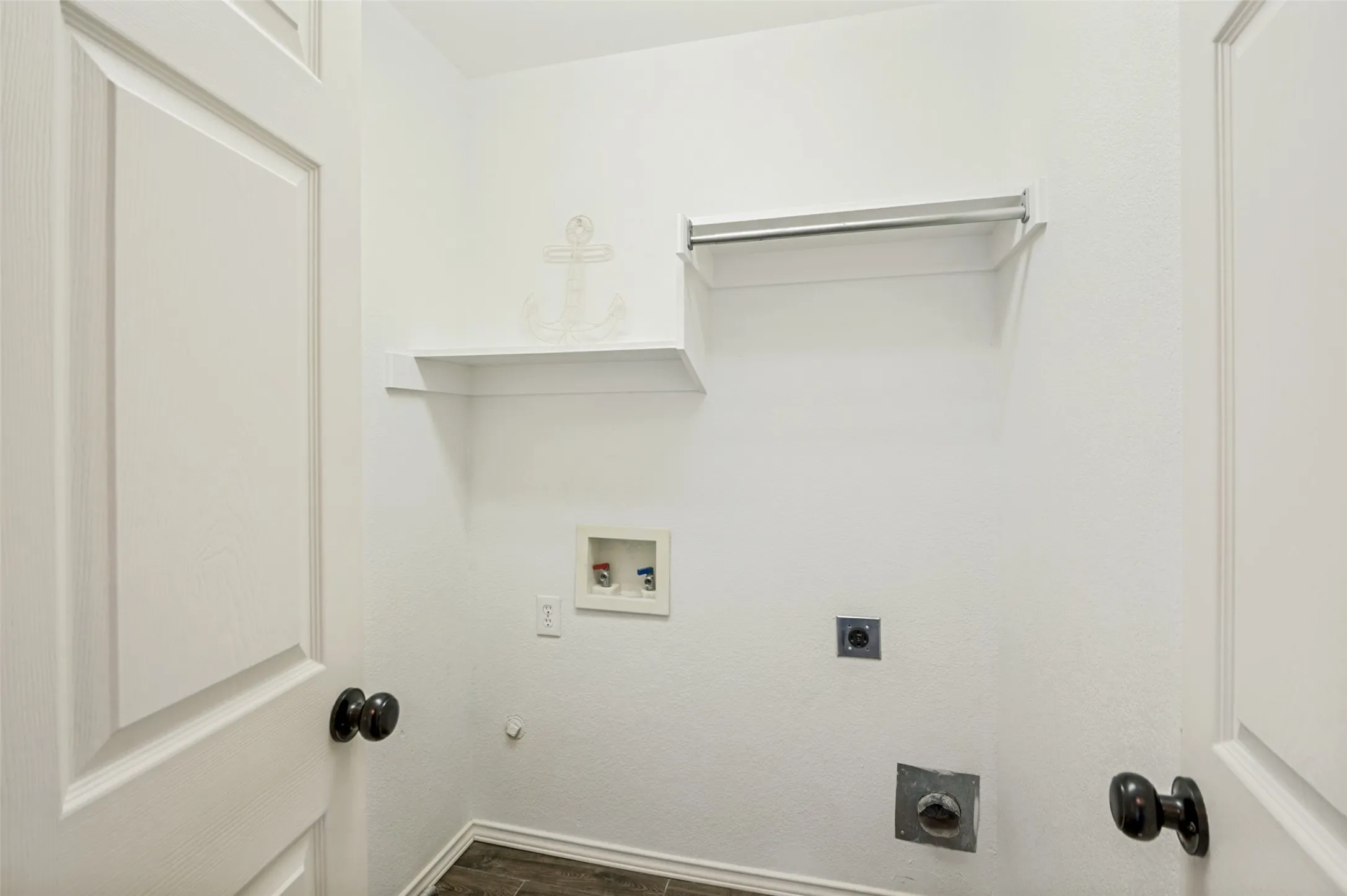 Single Family Residence For Sale in Collin County , 11319 Still Hollow Drive, Frisco, Texas 75035, 4 Bedroom, 3 Bathroom, 2 Garage spaces, 2,392 Sqft, built in 2001, mls#21399240, Real Estate Agent in Frisco, Homes For Sale in Collin county, Homes For Sale in Frisco, Realtor in Frisco Texas, Real Estate Brokerage Independent Realty Texas, Luminita Cordes Realtor