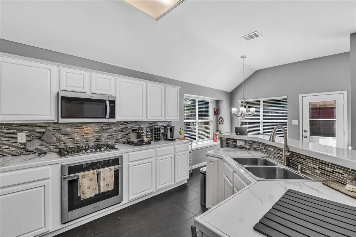Single Family Residence For Sale in Tarrant County , 4825 Gloucester Drive, Grand Prairie, Texas 75052, 3 Bedroom, 2 Bathroom, 2 Garage spaces, 1,763 Sqft, built in 2000, mls#21401968, Real Estate Agent in Grand Prairie, Homes For Sale in Tarrant county, Homes For Sale in Grand Prairie, Realtor in Grand Prairie Texas, Real Estate Brokerage Independent Realty Texas, Luminita Cordes Realtor