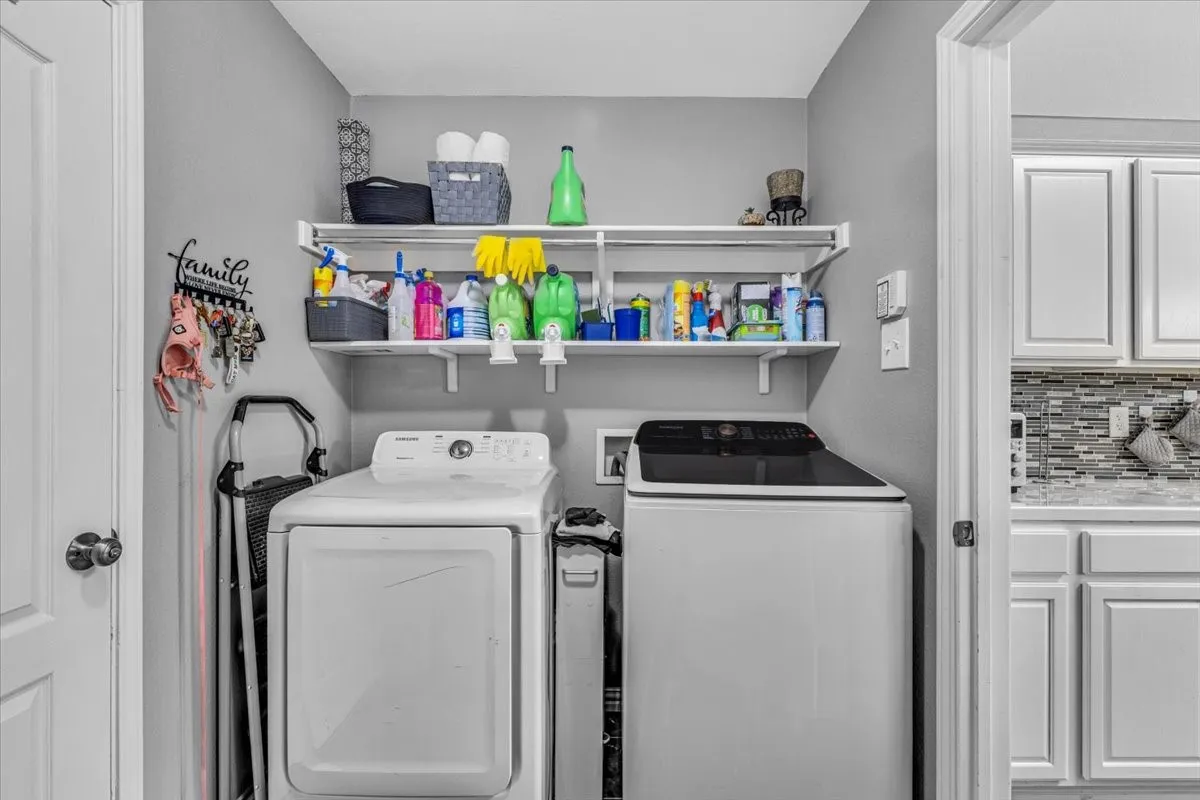 Single Family Residence For Sale in Tarrant County , 4825 Gloucester Drive, Grand Prairie, Texas 75052, 3 Bedroom, 2 Bathroom, 2 Garage spaces, 1,763 Sqft, built in 2000, mls#21401968, Real Estate Agent in Grand Prairie, Homes For Sale in Tarrant county, Homes For Sale in Grand Prairie, Realtor in Grand Prairie Texas, Real Estate Brokerage Independent Realty Texas, Luminita Cordes Realtor