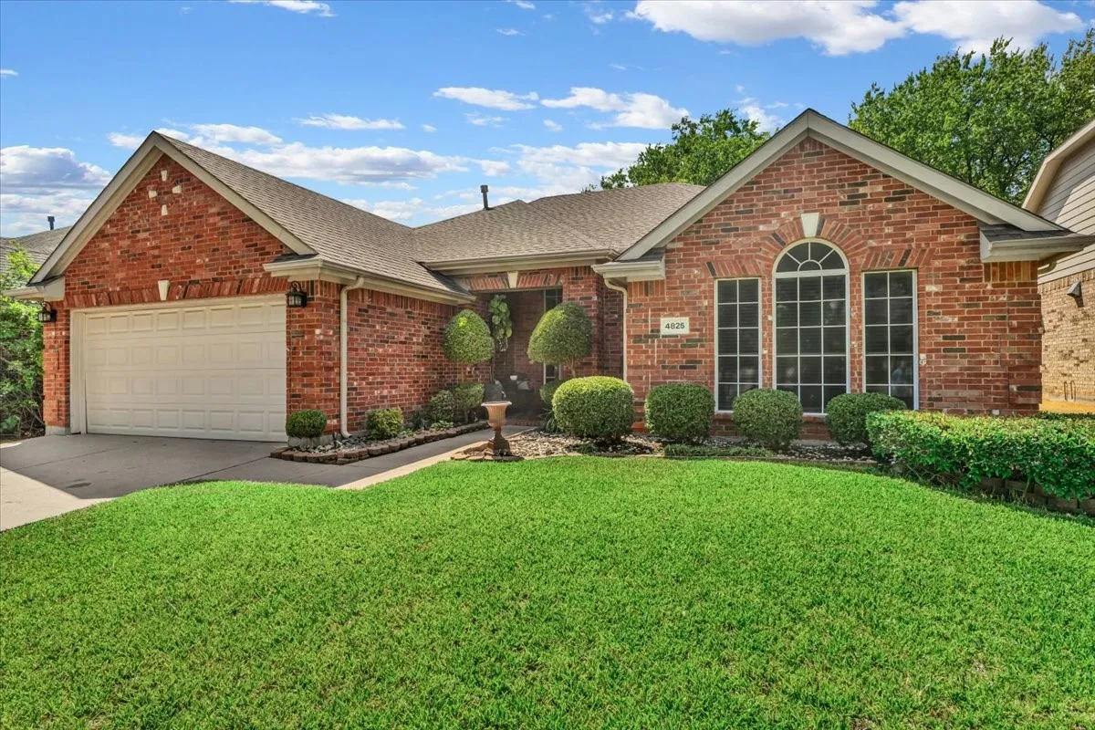 Single Family Residence For Sale in Tarrant County , 4825 Gloucester Drive, Grand Prairie, Texas 75052, 3 Bedroom, 2 Bathroom, 2 Garage spaces, 1,763 Sqft, built in 2000, mls#21401968, Real Estate Agent in Grand Prairie, Homes For Sale in Tarrant county, Homes For Sale in Grand Prairie, Realtor in Grand Prairie Texas, Real Estate Brokerage Independent Realty Texas, Luminita Cordes Realtor
