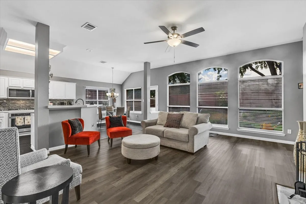 Single Family Residence For Sale in Tarrant County , 4825 Gloucester Drive, Grand Prairie, Texas 75052, 3 Bedroom, 2 Bathroom, 2 Garage spaces, 1,763 Sqft, built in 2000, mls#21401968, Real Estate Agent in Grand Prairie, Homes For Sale in Tarrant county, Homes For Sale in Grand Prairie, Realtor in Grand Prairie Texas, Real Estate Brokerage Independent Realty Texas, Luminita Cordes Realtor