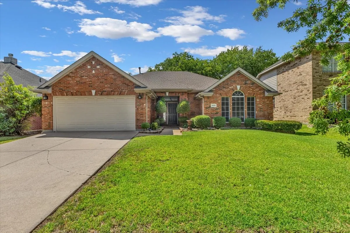 Single Family Residence For Sale in Tarrant County , 4825 Gloucester Drive, Grand Prairie, Texas 75052, 3 Bedroom, 2 Bathroom, 2 Garage spaces, 1,763 Sqft, built in 2000, mls#21401968, Real Estate Agent in Grand Prairie, Homes For Sale in Tarrant county, Homes For Sale in Grand Prairie, Realtor in Grand Prairie Texas, Real Estate Brokerage Independent Realty Texas, Luminita Cordes Realtor