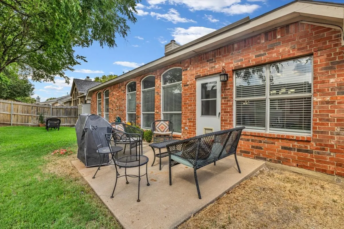 Single Family Residence For Sale in Tarrant County , 4825 Gloucester Drive, Grand Prairie, Texas 75052, 3 Bedroom, 2 Bathroom, 2 Garage spaces, 1,763 Sqft, built in 2000, mls#21401968, Real Estate Agent in Grand Prairie, Homes For Sale in Tarrant county, Homes For Sale in Grand Prairie, Realtor in Grand Prairie Texas, Real Estate Brokerage Independent Realty Texas, Luminita Cordes Realtor