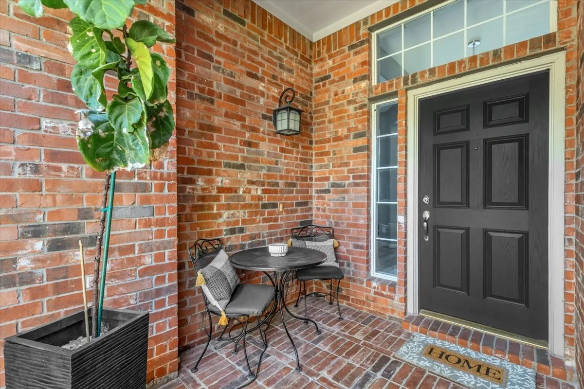 Single Family Residence For Sale in Tarrant County , 4825 Gloucester Drive, Grand Prairie, Texas 75052, 3 Bedroom, 2 Bathroom, 2 Garage spaces, 1,763 Sqft, built in 2000, mls#21401968, Real Estate Agent in Grand Prairie, Homes For Sale in Tarrant county, Homes For Sale in Grand Prairie, Realtor in Grand Prairie Texas, Real Estate Brokerage Independent Realty Texas, Luminita Cordes Realtor