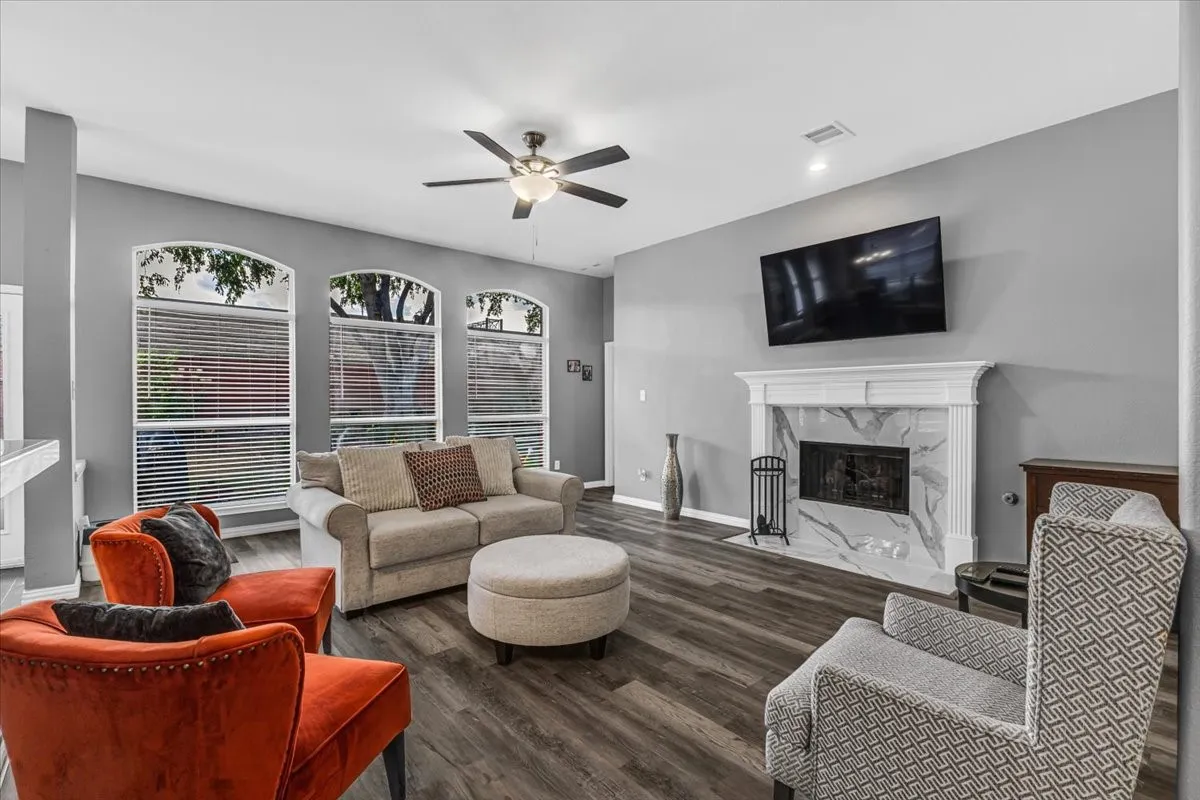 Single Family Residence For Sale in Tarrant County , 4825 Gloucester Drive, Grand Prairie, Texas 75052, 3 Bedroom, 2 Bathroom, 2 Garage spaces, 1,763 Sqft, built in 2000, mls#21401968, Real Estate Agent in Grand Prairie, Homes For Sale in Tarrant county, Homes For Sale in Grand Prairie, Realtor in Grand Prairie Texas, Real Estate Brokerage Independent Realty Texas, Luminita Cordes Realtor