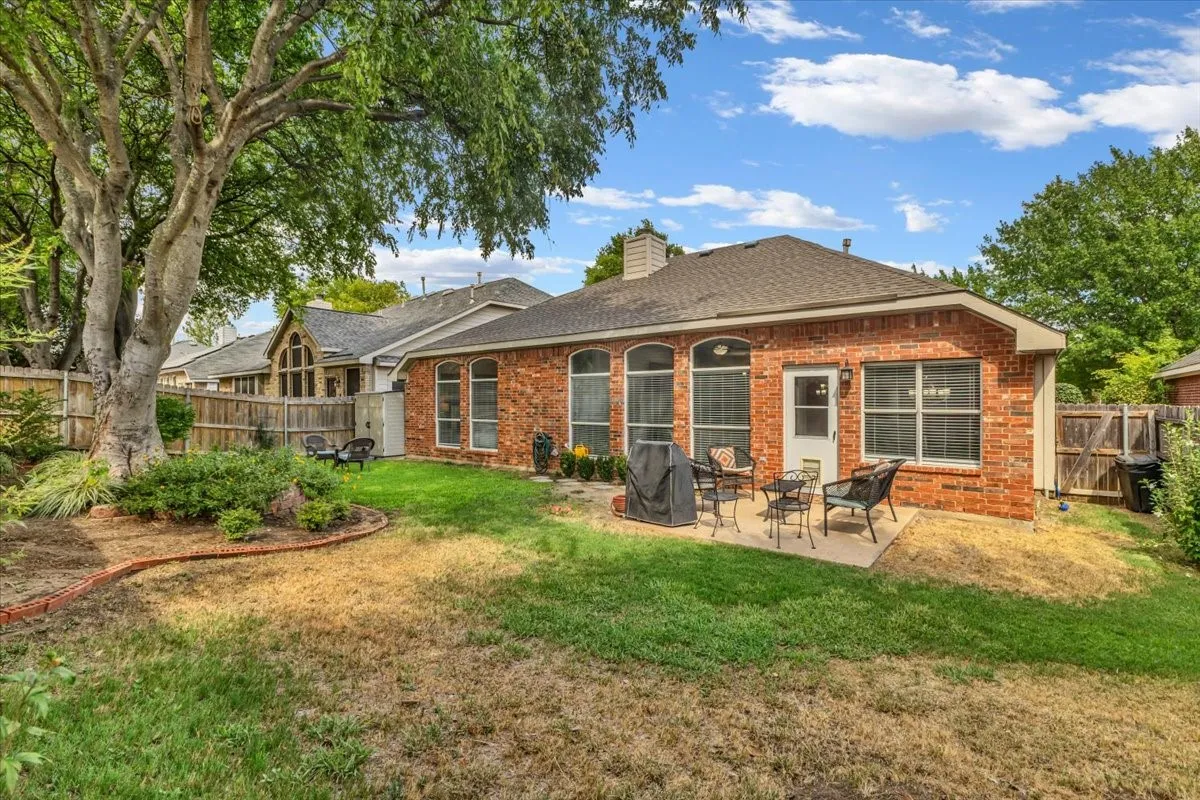 Single Family Residence For Sale in Tarrant County , 4825 Gloucester Drive, Grand Prairie, Texas 75052, 3 Bedroom, 2 Bathroom, 2 Garage spaces, 1,763 Sqft, built in 2000, mls#21401968, Real Estate Agent in Grand Prairie, Homes For Sale in Tarrant county, Homes For Sale in Grand Prairie, Realtor in Grand Prairie Texas, Real Estate Brokerage Independent Realty Texas, Luminita Cordes Realtor