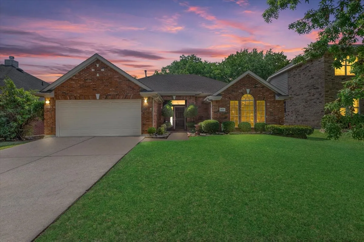 Single Family Residence For Sale in Tarrant County , 4825 Gloucester Drive, Grand Prairie, Texas 75052, 3 Bedroom, 2 Bathroom, 2 Garage spaces, 1,763 Sqft, built in 2000, mls#21401968, Real Estate Agent in Grand Prairie, Homes For Sale in Tarrant county, Homes For Sale in Grand Prairie, Realtor in Grand Prairie Texas, Real Estate Brokerage Independent Realty Texas, Luminita Cordes Realtor