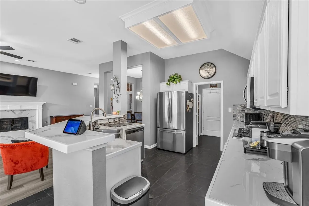 Single Family Residence For Sale in Tarrant County , 4825 Gloucester Drive, Grand Prairie, Texas 75052, 3 Bedroom, 2 Bathroom, 2 Garage spaces, 1,763 Sqft, built in 2000, mls#21401968, Real Estate Agent in Grand Prairie, Homes For Sale in Tarrant county, Homes For Sale in Grand Prairie, Realtor in Grand Prairie Texas, Real Estate Brokerage Independent Realty Texas, Luminita Cordes Realtor