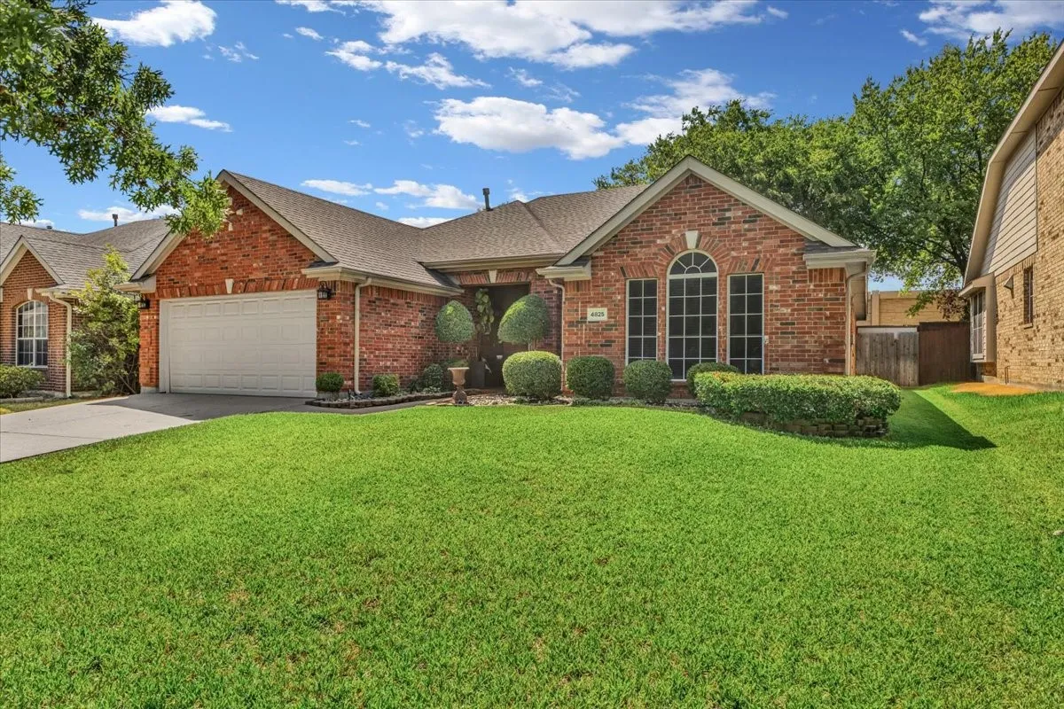 Single Family Residence For Sale in Tarrant County , 4825 Gloucester Drive, Grand Prairie, Texas 75052, 3 Bedroom, 2 Bathroom, 2 Garage spaces, 1,763 Sqft, built in 2000, mls#21401968, Real Estate Agent in Grand Prairie, Homes For Sale in Tarrant county, Homes For Sale in Grand Prairie, Realtor in Grand Prairie Texas, Real Estate Brokerage Independent Realty Texas, Luminita Cordes Realtor