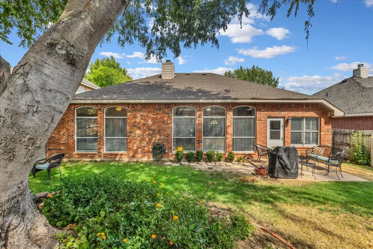 Single Family Residence For Sale in Tarrant County , 4825 Gloucester Drive, Grand Prairie, Texas 75052, 3 Bedroom, 2 Bathroom, 2 Garage spaces, 1,763 Sqft, built in 2000, mls#21401968, Real Estate Agent in Grand Prairie, Homes For Sale in Tarrant county, Homes For Sale in Grand Prairie, Realtor in Grand Prairie Texas, Real Estate Brokerage Independent Realty Texas, Luminita Cordes Realtor