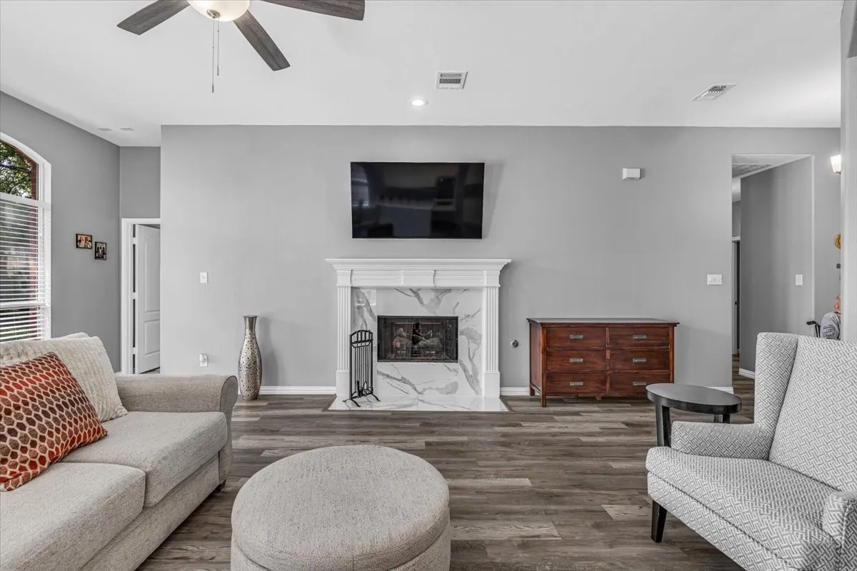 Single Family Residence For Sale in Tarrant County , 4825 Gloucester Drive, Grand Prairie, Texas 75052, 3 Bedroom, 2 Bathroom, 2 Garage spaces, 1,763 Sqft, built in 2000, mls#21401968, Real Estate Agent in Grand Prairie, Homes For Sale in Tarrant county, Homes For Sale in Grand Prairie, Realtor in Grand Prairie Texas, Real Estate Brokerage Independent Realty Texas, Luminita Cordes Realtor