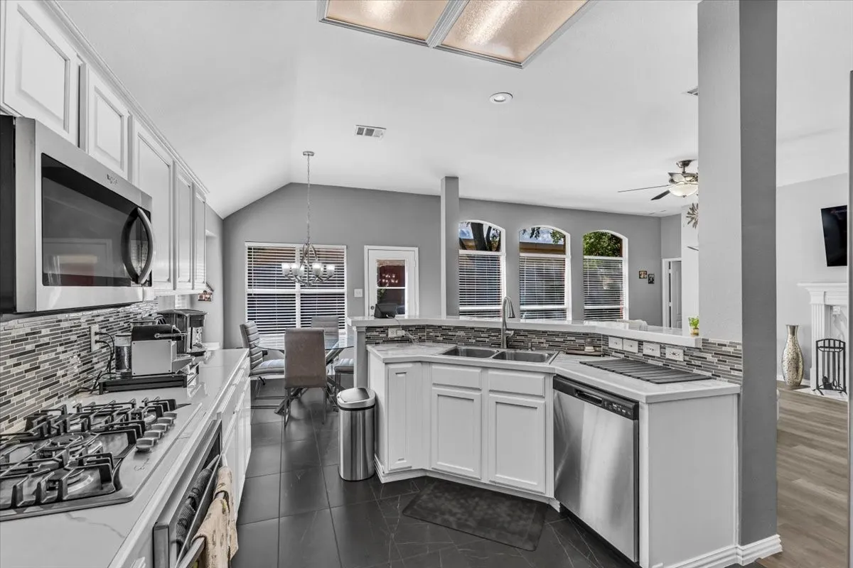 Single Family Residence For Sale in Tarrant County , 4825 Gloucester Drive, Grand Prairie, Texas 75052, 3 Bedroom, 2 Bathroom, 2 Garage spaces, 1,763 Sqft, built in 2000, mls#21401968, Real Estate Agent in Grand Prairie, Homes For Sale in Tarrant county, Homes For Sale in Grand Prairie, Realtor in Grand Prairie Texas, Real Estate Brokerage Independent Realty Texas, Luminita Cordes Realtor