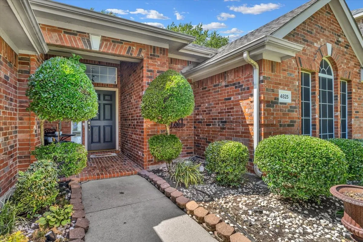 Single Family Residence For Sale in Tarrant County , 4825 Gloucester Drive, Grand Prairie, Texas 75052, 3 Bedroom, 2 Bathroom, 2 Garage spaces, 1,763 Sqft, built in 2000, mls#21401968, Real Estate Agent in Grand Prairie, Homes For Sale in Tarrant county, Homes For Sale in Grand Prairie, Realtor in Grand Prairie Texas, Real Estate Brokerage Independent Realty Texas, Luminita Cordes Realtor