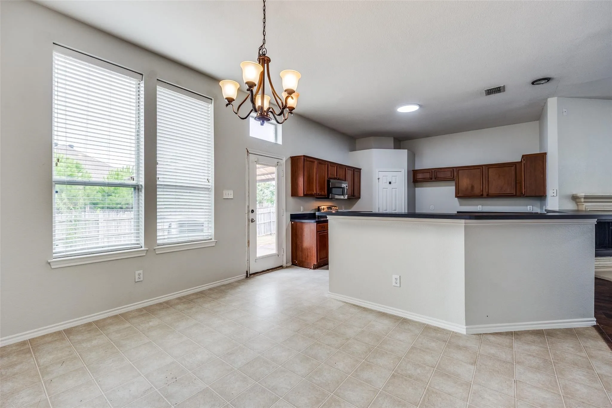 Single Family Residence For Rent in Collin County , 1304 Sierra Blanca Drive, Wylie, Texas 75098, 4 Bedroom, 2 Bathroom, 2 Garage spaces, 1,925 Sqft, built in 2006, mls#21401929, Real Estate Agent in Wylie, Homes For Rent in Collin county, Homes For Rent in Wylie, Realtor in Wylie Texas, Real Estate Brokerage Independent Realty Texas, Luminita Cordes Realtor