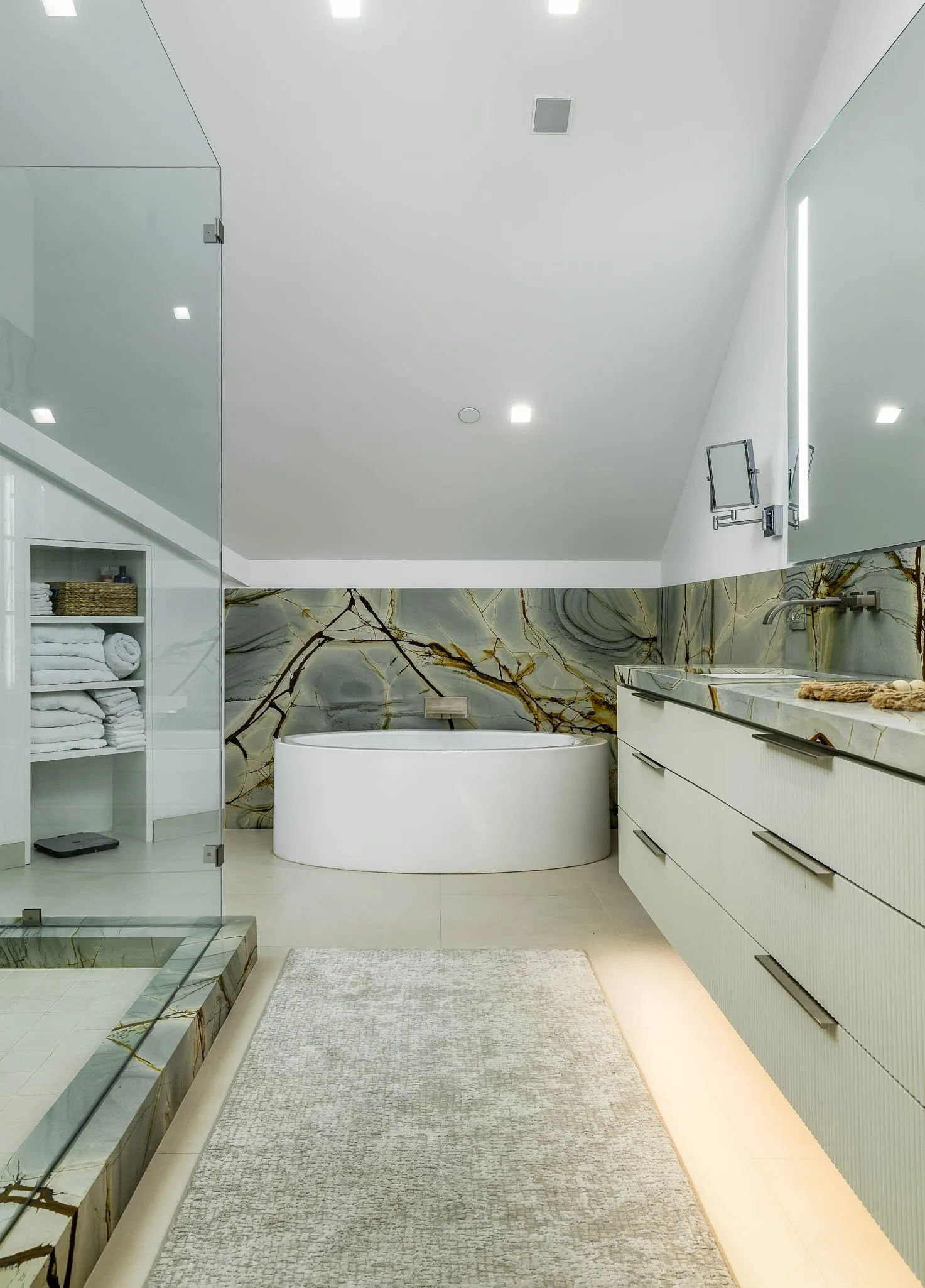 Single Family Residence For Sale in Dallas County , 3610 Lindenwood Avenue, Highland Park, Texas 75205, 4 Bedroom, 6 Bathroom, 4 Garage spaces, 6,049 Sqft, built in 2016, mls#21401285, Real Estate Agent in Highland Park, Homes For Sale in Dallas county, Homes For Sale in Highland Park, Realtor in Highland Park Texas, Real Estate Brokerage Independent Realty Texas, Luminita Cordes Realtor