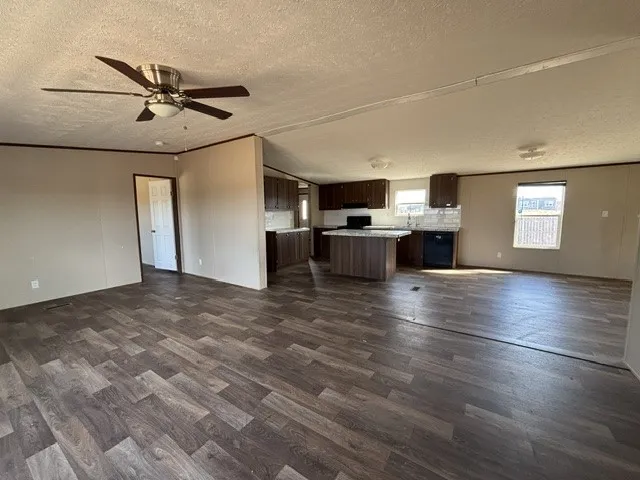 Mobile Home For Sale in Wise County , 141 Private Road 3814, Springtown, Texas 76082, 4 Bedroom, 2 Bathroom, Garage spaces, 1,956 Sqft, built in 2021, mls#21401977, Real Estate Agent in Springtown, Homes For Sale in Wise county, Homes For Sale in Springtown, Realtor in Springtown Texas, Real Estate Brokerage Independent Realty Texas, Luminita Cordes Realtor