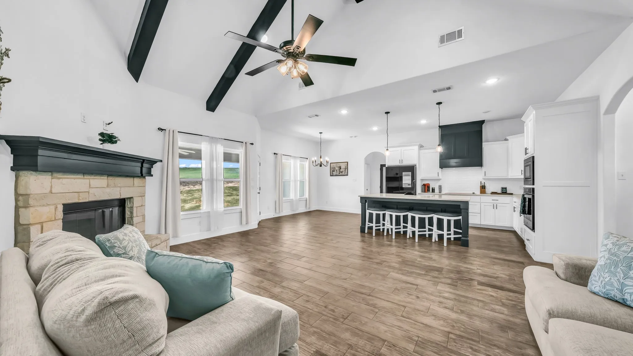 Single Family Residence For Rent in Parker County , 1175 Paradise Parkway, Poolville, Texas 76487, 4 Bedroom, 2 Bathroom, 3 Garage spaces, 2,300 Sqft, built in 2022, mls#21400397, Real Estate Agent in Poolville, Homes For Rent in Parker county, Homes For Rent in Poolville, Realtor in Poolville Texas, Real Estate Brokerage Independent Realty Texas, Luminita Cordes Realtor