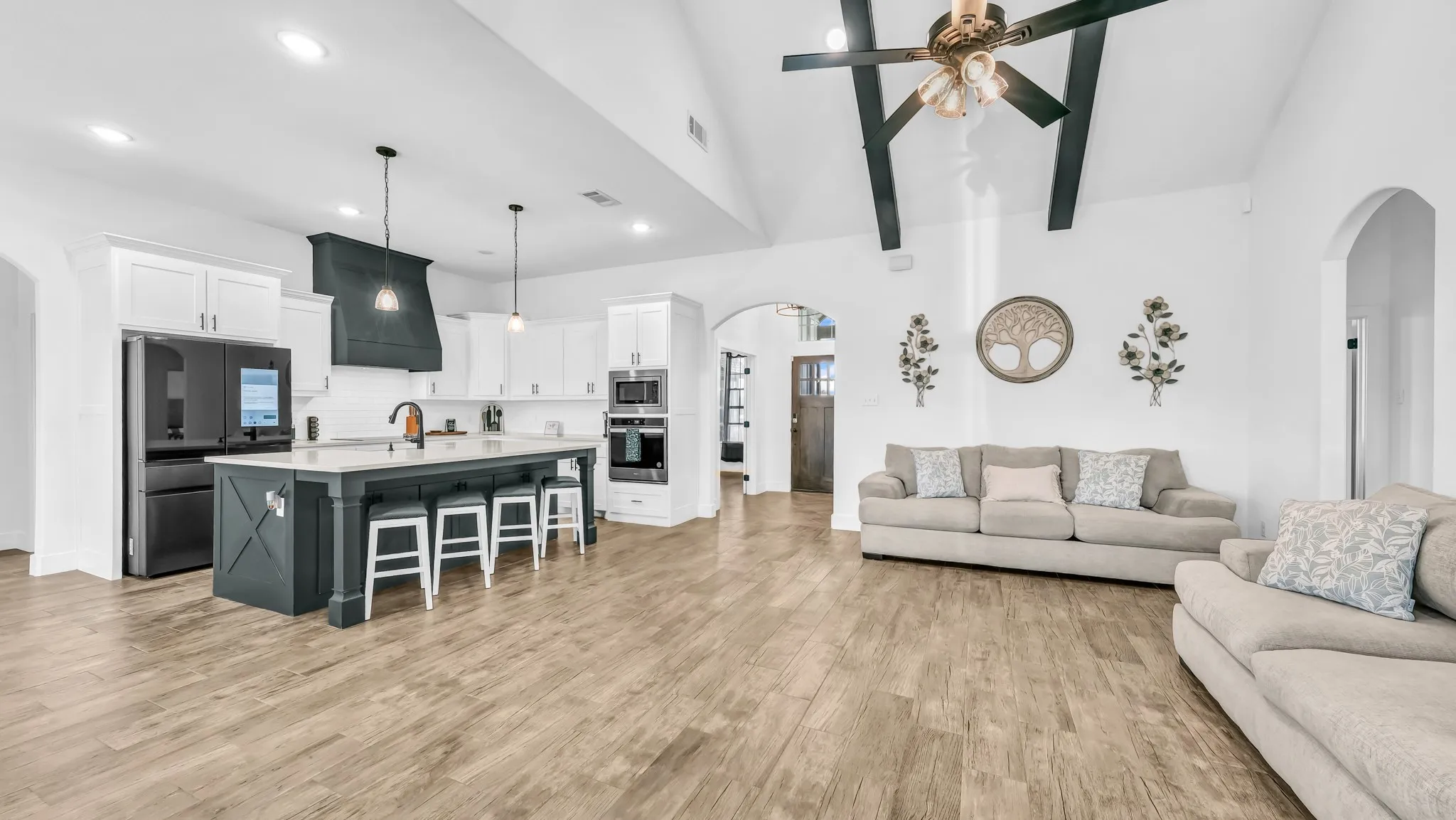 Single Family Residence For Rent in Parker County , 1175 Paradise Parkway, Poolville, Texas 76487, 4 Bedroom, 2 Bathroom, 3 Garage spaces, 2,300 Sqft, built in 2022, mls#21400397, Real Estate Agent in Poolville, Homes For Rent in Parker county, Homes For Rent in Poolville, Realtor in Poolville Texas, Real Estate Brokerage Independent Realty Texas, Luminita Cordes Realtor