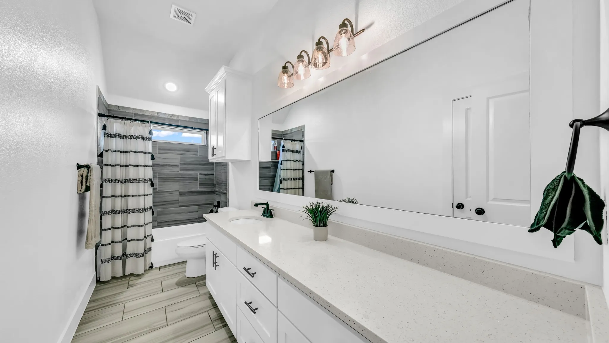 Single Family Residence For Rent in Parker County , 1175 Paradise Parkway, Poolville, Texas 76487, 4 Bedroom, 2 Bathroom, 3 Garage spaces, 2,300 Sqft, built in 2022, mls#21400397, Real Estate Agent in Poolville, Homes For Rent in Parker county, Homes For Rent in Poolville, Realtor in Poolville Texas, Real Estate Brokerage Independent Realty Texas, Luminita Cordes Realtor