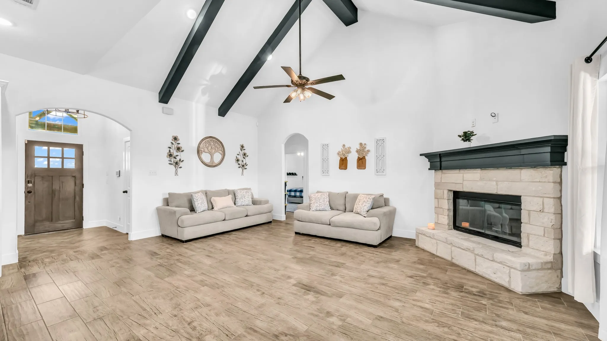 Single Family Residence For Rent in Parker County , 1175 Paradise Parkway, Poolville, Texas 76487, 4 Bedroom, 2 Bathroom, 3 Garage spaces, 2,300 Sqft, built in 2022, mls#21400397, Real Estate Agent in Poolville, Homes For Rent in Parker county, Homes For Rent in Poolville, Realtor in Poolville Texas, Real Estate Brokerage Independent Realty Texas, Luminita Cordes Realtor