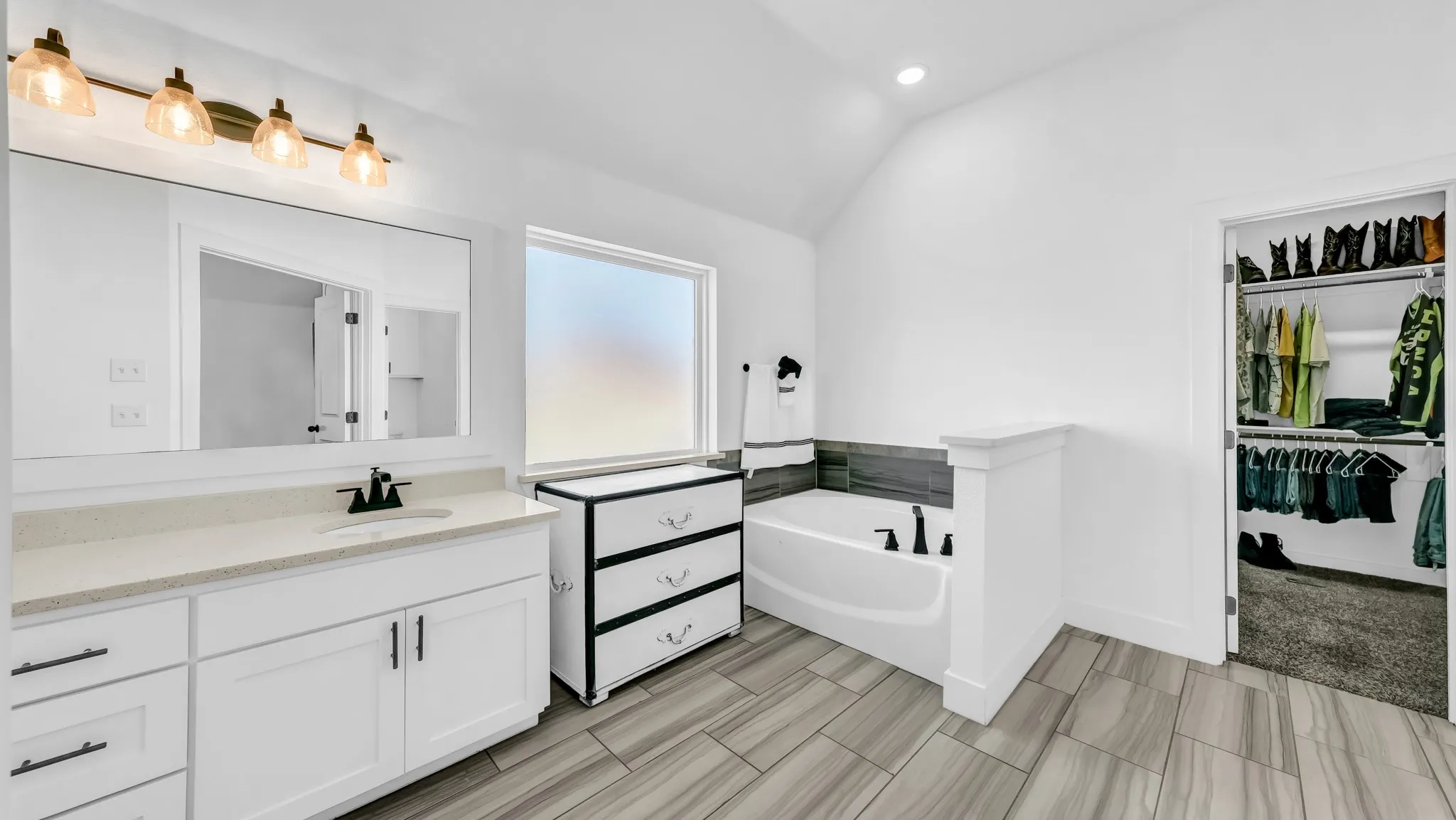 Single Family Residence For Rent in Parker County , 1175 Paradise Parkway, Poolville, Texas 76487, 4 Bedroom, 2 Bathroom, 3 Garage spaces, 2,300 Sqft, built in 2022, mls#21400397, Real Estate Agent in Poolville, Homes For Rent in Parker county, Homes For Rent in Poolville, Realtor in Poolville Texas, Real Estate Brokerage Independent Realty Texas, Luminita Cordes Realtor