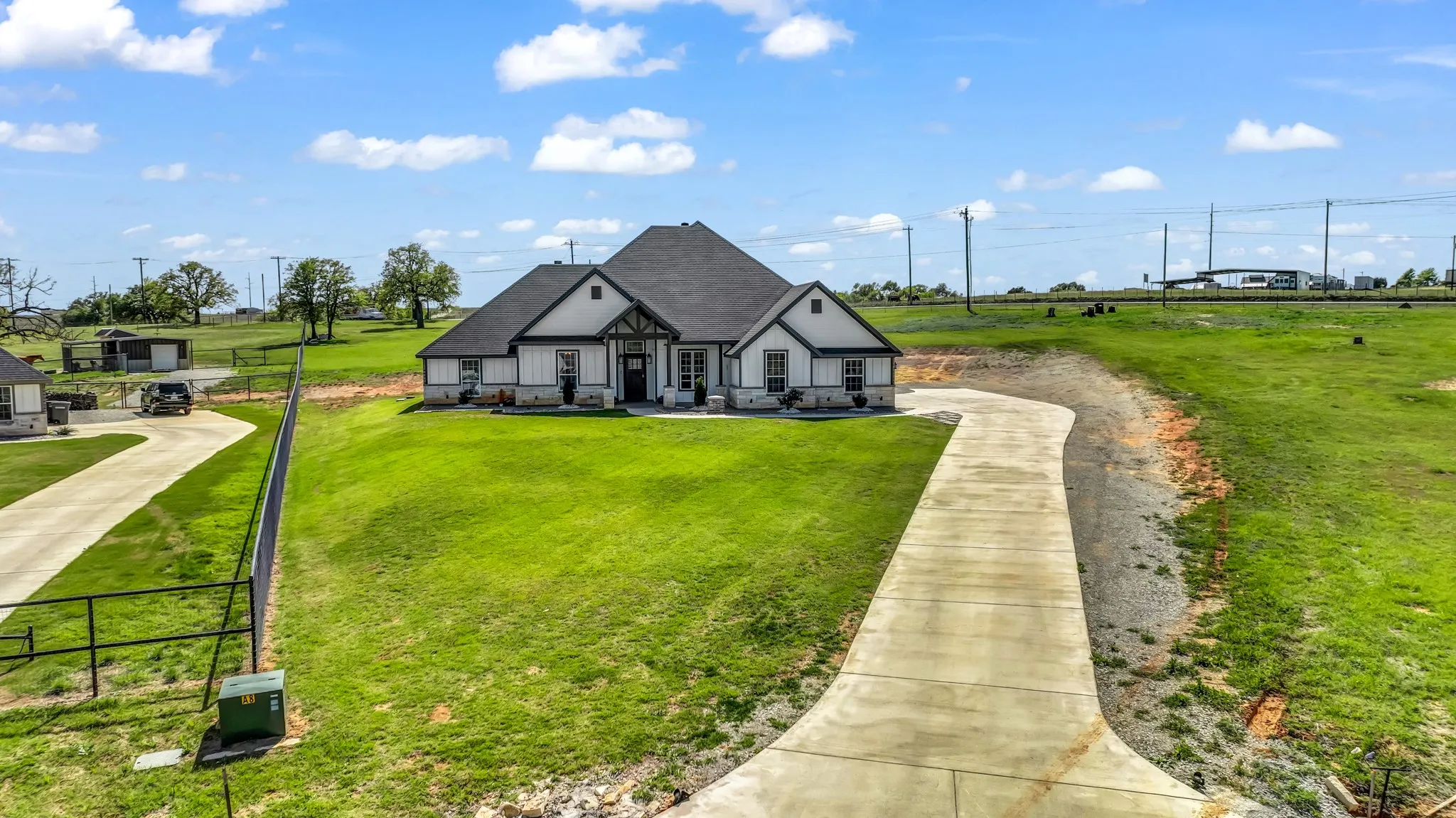 Single Family Residence For Rent in Parker County , 1175 Paradise Parkway, Poolville, Texas 76487, 4 Bedroom, 2 Bathroom, 3 Garage spaces, 2,300 Sqft, built in 2022, mls#21400397, Real Estate Agent in Poolville, Homes For Rent in Parker county, Homes For Rent in Poolville, Realtor in Poolville Texas, Real Estate Brokerage Independent Realty Texas, Luminita Cordes Realtor