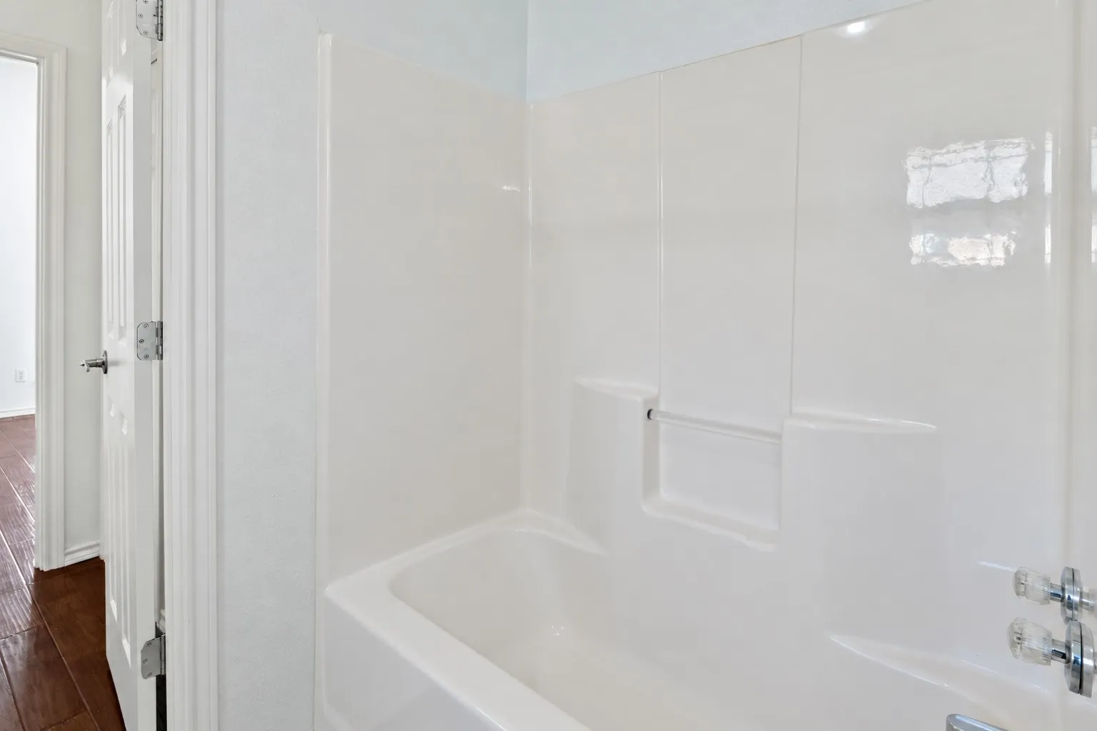 Single Family Residence For Sale in Titus County , 110 Diane Lane, Mt Pleasant, Texas 75455, 3 Bedroom, 3 Bathroom, 2 Garage spaces, 2,296 Sqft, built in 1999, mls#21397417, Real Estate Agent in Mt Pleasant, Homes For Sale in Titus county, Homes For Sale in Mt Pleasant, Realtor in Mt Pleasant Texas, Real Estate Brokerage Independent Realty Texas, Luminita Cordes Realtor
