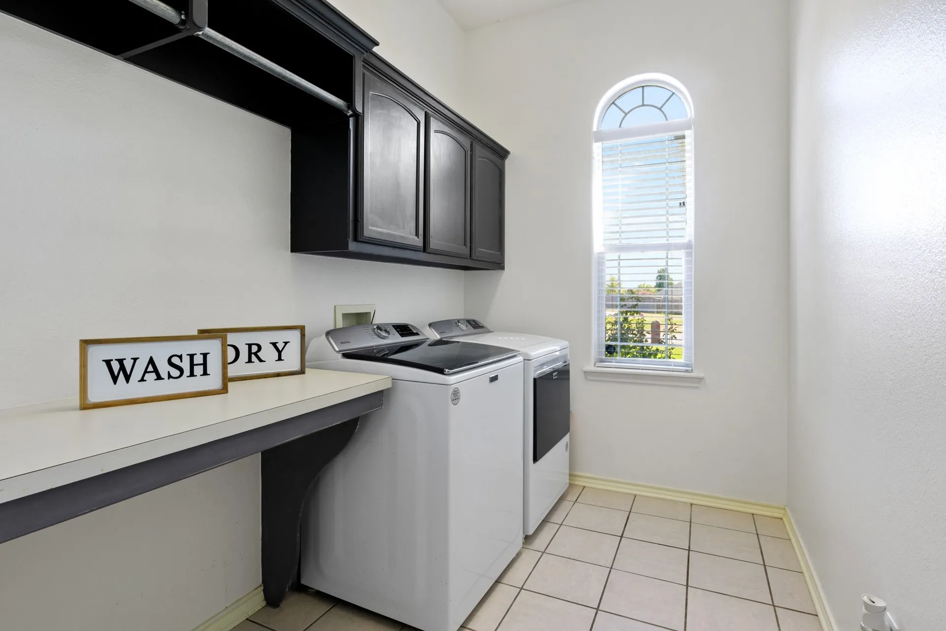 Single Family Residence For Sale in Titus County , 110 Diane Lane, Mt Pleasant, Texas 75455, 3 Bedroom, 3 Bathroom, 2 Garage spaces, 2,296 Sqft, built in 1999, mls#21397417, Real Estate Agent in Mt Pleasant, Homes For Sale in Titus county, Homes For Sale in Mt Pleasant, Realtor in Mt Pleasant Texas, Real Estate Brokerage Independent Realty Texas, Luminita Cordes Realtor
