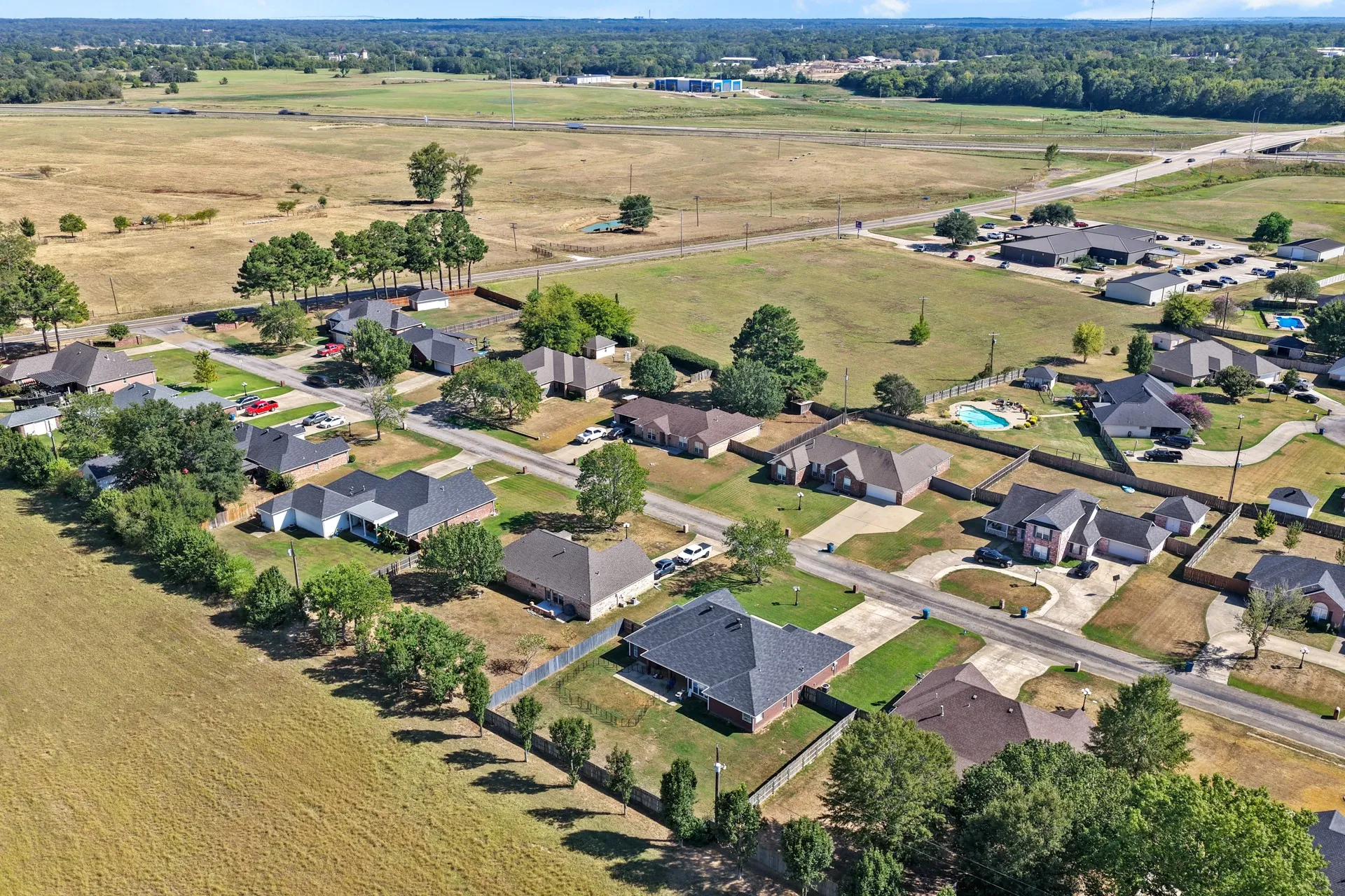 Single Family Residence For Sale in Titus County , 110 Diane Lane, Mt Pleasant, Texas 75455, 3 Bedroom, 3 Bathroom, 2 Garage spaces, 2,296 Sqft, built in 1999, mls#21397417, Real Estate Agent in Mt Pleasant, Homes For Sale in Titus county, Homes For Sale in Mt Pleasant, Realtor in Mt Pleasant Texas, Real Estate Brokerage Independent Realty Texas, Luminita Cordes Realtor