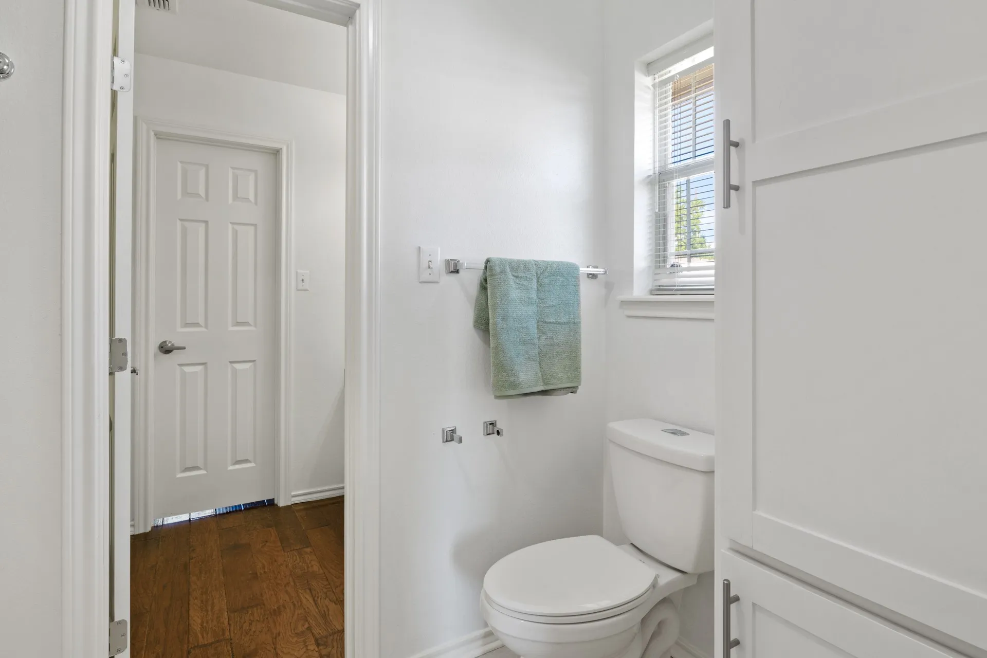 Single Family Residence For Sale in Titus County , 110 Diane Lane, Mt Pleasant, Texas 75455, 3 Bedroom, 3 Bathroom, 2 Garage spaces, 2,296 Sqft, built in 1999, mls#21397417, Real Estate Agent in Mt Pleasant, Homes For Sale in Titus county, Homes For Sale in Mt Pleasant, Realtor in Mt Pleasant Texas, Real Estate Brokerage Independent Realty Texas, Luminita Cordes Realtor