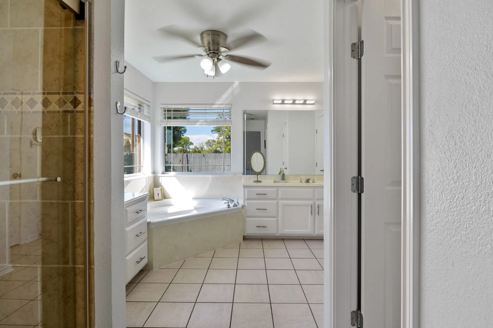 Single Family Residence For Sale in Titus County , 110 Diane Lane, Mt Pleasant, Texas 75455, 3 Bedroom, 3 Bathroom, 2 Garage spaces, 2,296 Sqft, built in 1999, mls#21397417, Real Estate Agent in Mt Pleasant, Homes For Sale in Titus county, Homes For Sale in Mt Pleasant, Realtor in Mt Pleasant Texas, Real Estate Brokerage Independent Realty Texas, Luminita Cordes Realtor