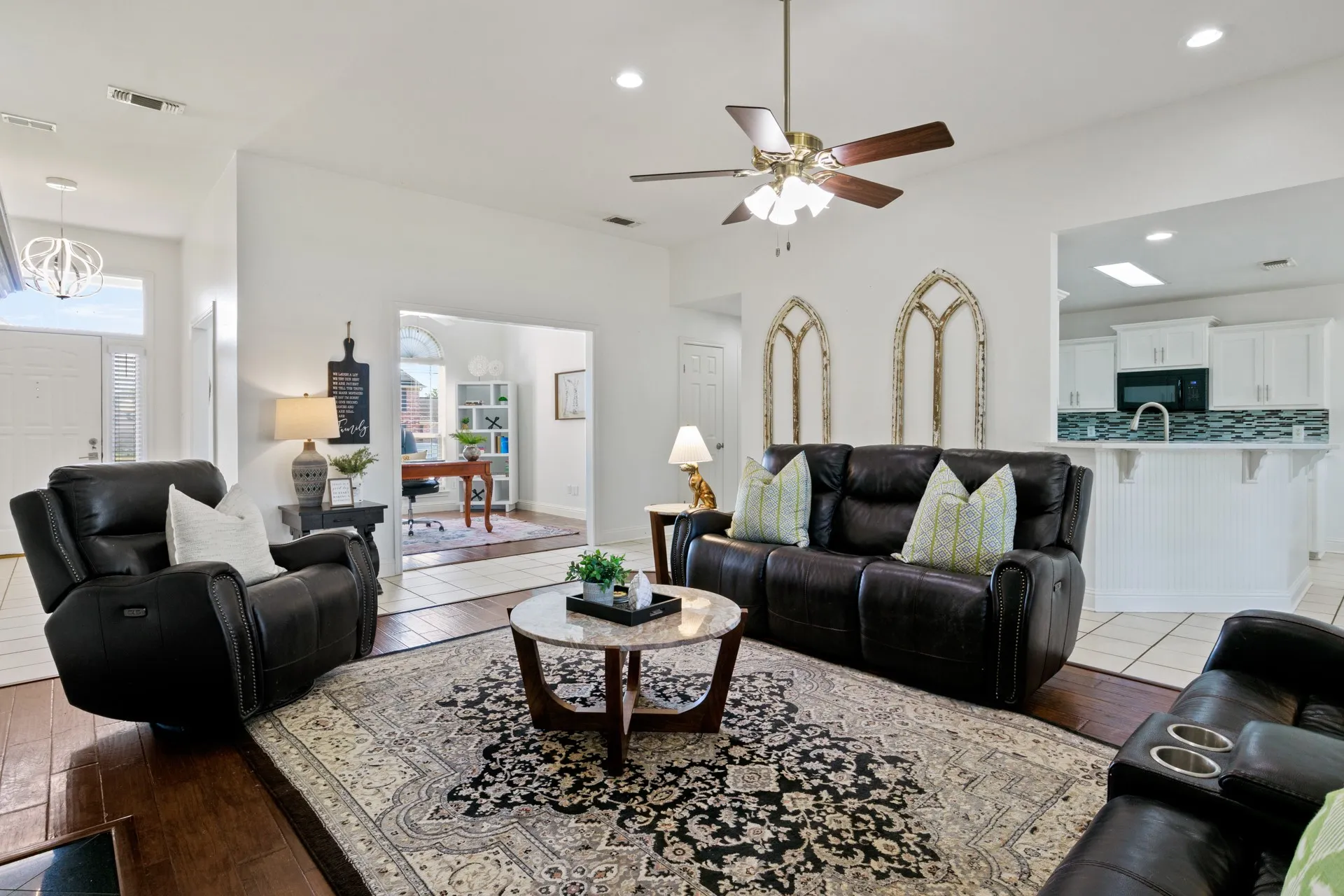 Single Family Residence For Sale in Titus County , 110 Diane Lane, Mt Pleasant, Texas 75455, 3 Bedroom, 3 Bathroom, 2 Garage spaces, 2,296 Sqft, built in 1999, mls#21397417, Real Estate Agent in Mt Pleasant, Homes For Sale in Titus county, Homes For Sale in Mt Pleasant, Realtor in Mt Pleasant Texas, Real Estate Brokerage Independent Realty Texas, Luminita Cordes Realtor