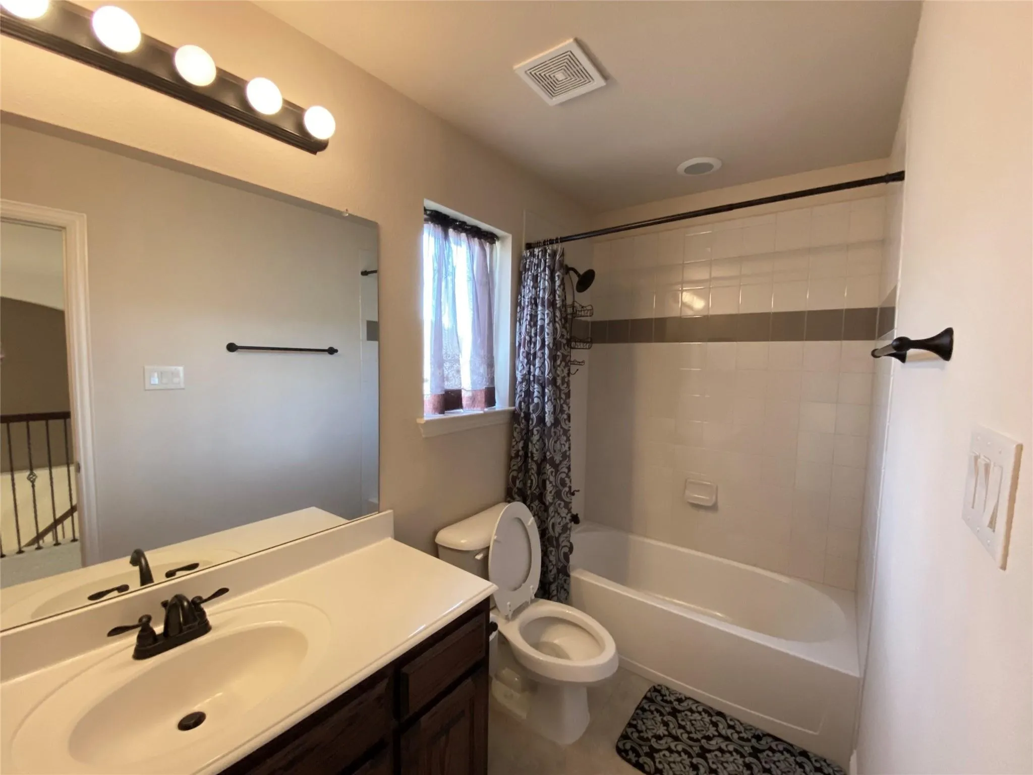 Single Family Residence For Rent in Collin County , 3901 Jeanette Lane, Mc Kinney, Texas 75071, 4 Bedroom, 4 Bathroom, 2 Garage spaces, 2,819 Sqft, built in 2016, mls#21401979, Real Estate Agent in Mc Kinney, Homes For Rent in Collin county, Homes For Rent in Mc Kinney, Realtor in Mc Kinney Texas, Real Estate Brokerage Independent Realty Texas, Luminita Cordes Realtor