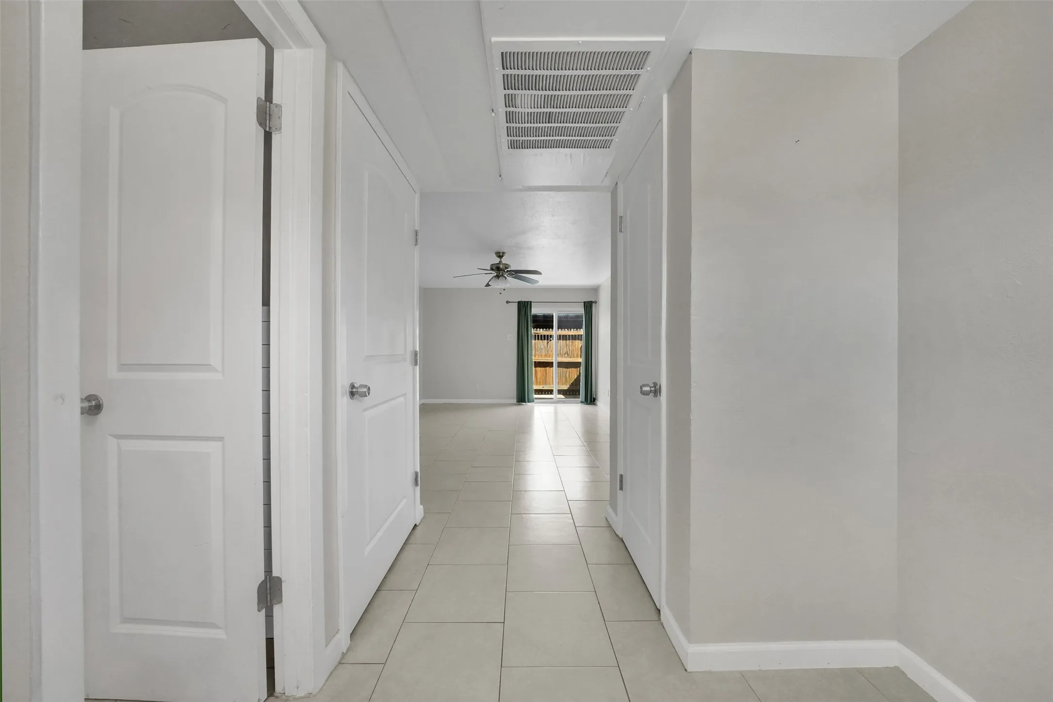 Condominium For Rent in Dallas County , 1817 E Grauwyler Road 158, Irving, Texas 75061, 2 Bedroom, 2 Bathroom, Garage spaces, 1,084 Sqft, built in 1970, mls#21385213, Real Estate Agent in Irving, Homes For Rent in Dallas county, Homes For Rent in Irving, Realtor in Irving Texas, Real Estate Brokerage Independent Realty Texas, Luminita Cordes Realtor