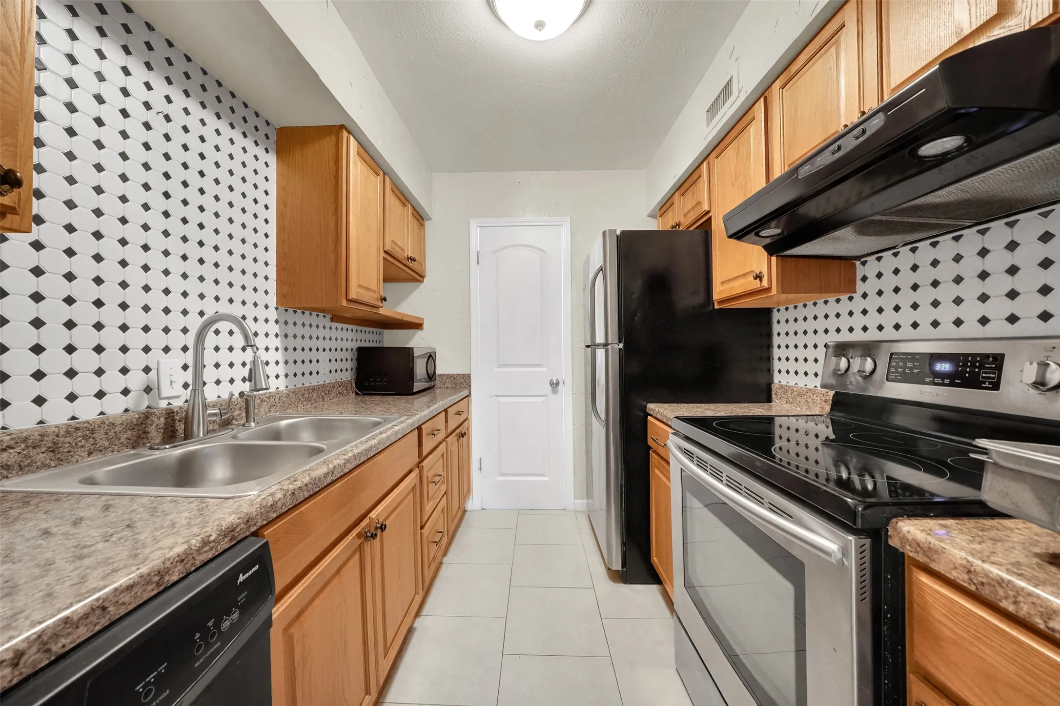 Condominium For Rent in Dallas County , 1817 E Grauwyler Road 158, Irving, Texas 75061, 2 Bedroom, 2 Bathroom, Garage spaces, 1,084 Sqft, built in 1970, mls#21385213, Real Estate Agent in Irving, Homes For Rent in Dallas county, Homes For Rent in Irving, Realtor in Irving Texas, Real Estate Brokerage Independent Realty Texas, Luminita Cordes Realtor