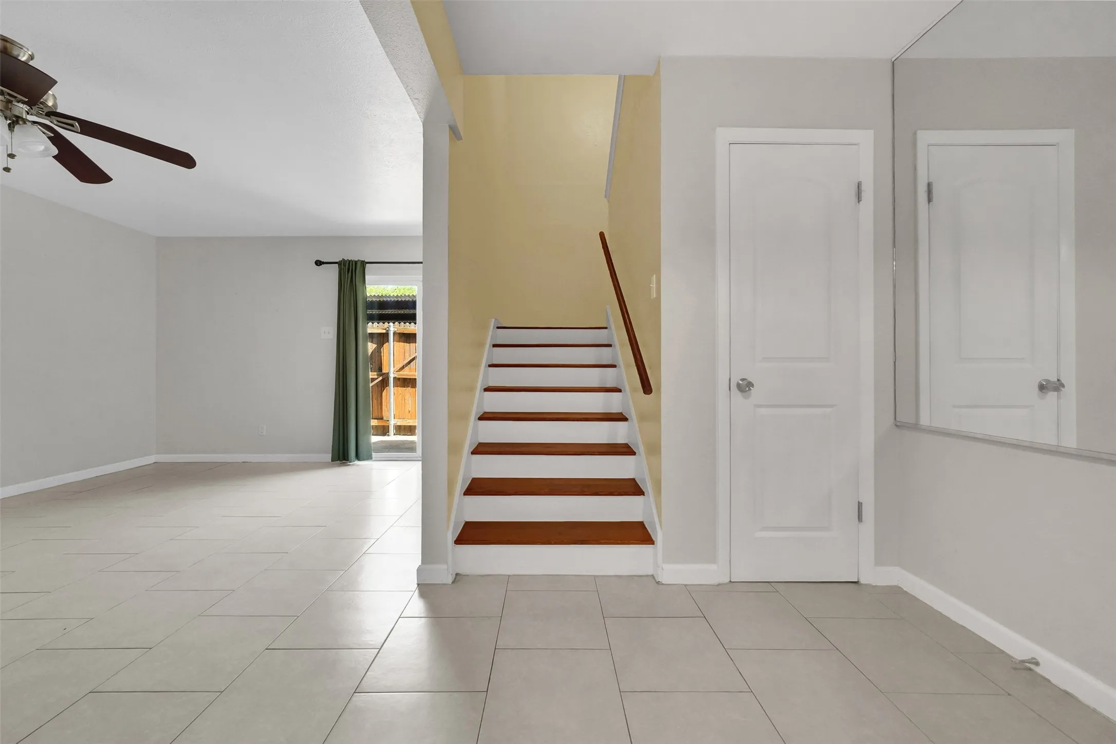 Condominium For Rent in Dallas County , 1817 E Grauwyler Road 158, Irving, Texas 75061, 2 Bedroom, 2 Bathroom, Garage spaces, 1,084 Sqft, built in 1970, mls#21385213, Real Estate Agent in Irving, Homes For Rent in Dallas county, Homes For Rent in Irving, Realtor in Irving Texas, Real Estate Brokerage Independent Realty Texas, Luminita Cordes Realtor