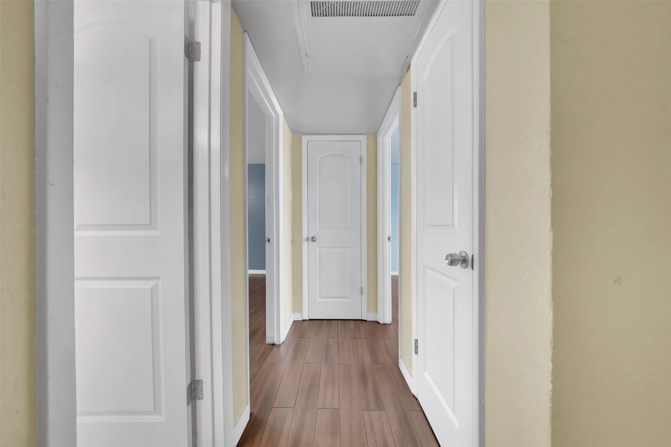 Condominium For Rent in Dallas County , 1817 E Grauwyler Road 158, Irving, Texas 75061, 2 Bedroom, 2 Bathroom, Garage spaces, 1,084 Sqft, built in 1970, mls#21385213, Real Estate Agent in Irving, Homes For Rent in Dallas county, Homes For Rent in Irving, Realtor in Irving Texas, Real Estate Brokerage Independent Realty Texas, Luminita Cordes Realtor