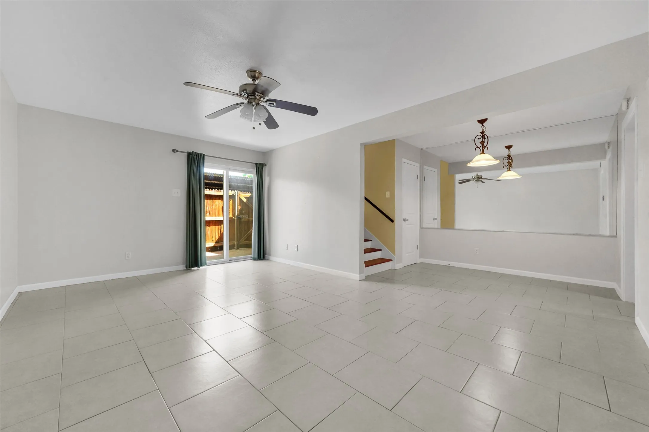 Condominium For Rent in Dallas County , 1817 E Grauwyler Road 158, Irving, Texas 75061, 2 Bedroom, 2 Bathroom, Garage spaces, 1,084 Sqft, built in 1970, mls#21385213, Real Estate Agent in Irving, Homes For Rent in Dallas county, Homes For Rent in Irving, Realtor in Irving Texas, Real Estate Brokerage Independent Realty Texas, Luminita Cordes Realtor