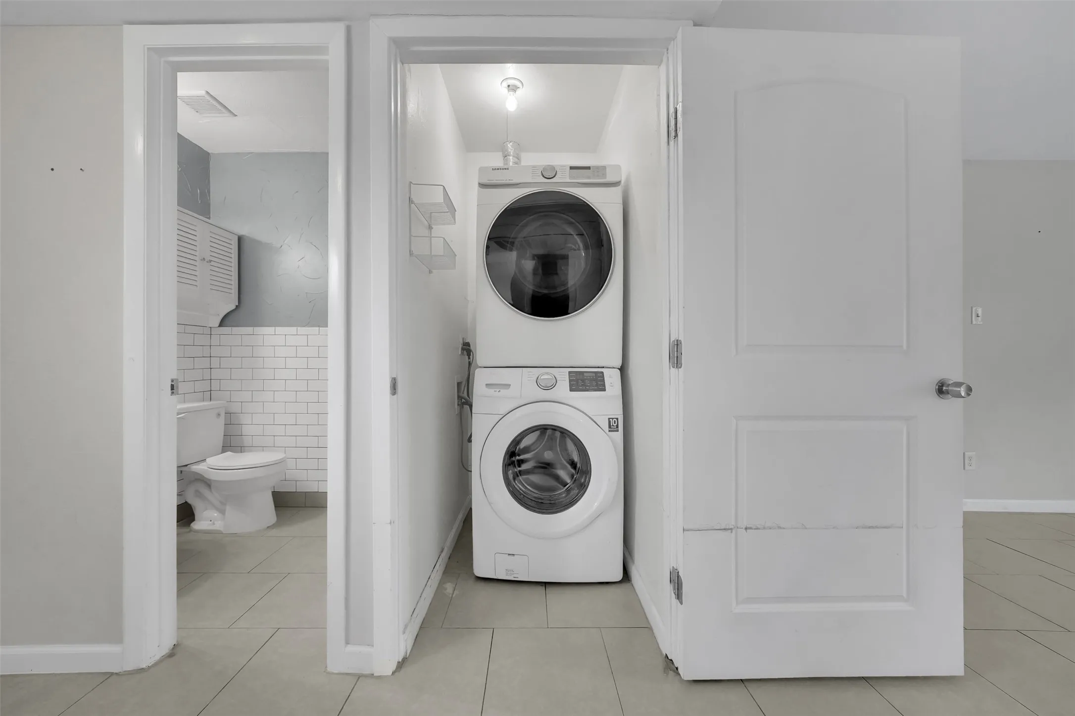 Condominium For Rent in Dallas County , 1817 E Grauwyler Road 158, Irving, Texas 75061, 2 Bedroom, 2 Bathroom, Garage spaces, 1,084 Sqft, built in 1970, mls#21385213, Real Estate Agent in Irving, Homes For Rent in Dallas county, Homes For Rent in Irving, Realtor in Irving Texas, Real Estate Brokerage Independent Realty Texas, Luminita Cordes Realtor