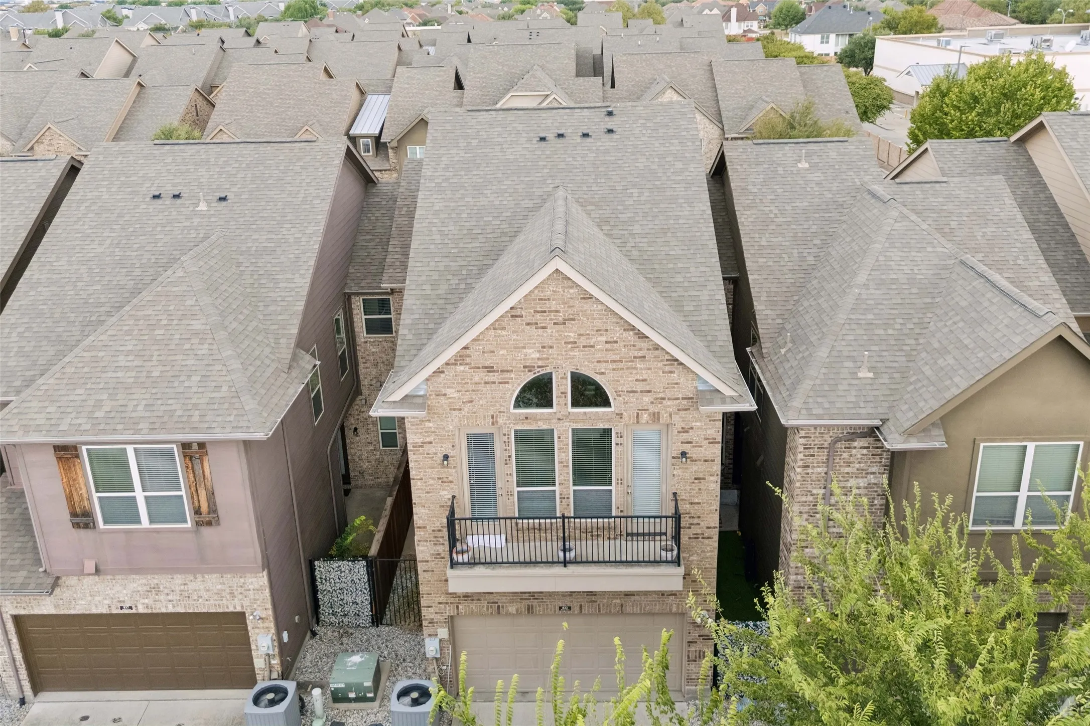 Townhouse For Sale in Dallas County , 833 Rohan Drive, Richardson, Texas 75081, 3 Bedroom, 3 Bathroom, 2 Garage spaces, 2,012 Sqft, built in 2016, mls#21398749, Real Estate Agent in Richardson, Homes For Sale in Dallas county, Homes For Sale in Richardson, Realtor in Richardson Texas, Real Estate Brokerage Independent Realty Texas, Luminita Cordes Realtor