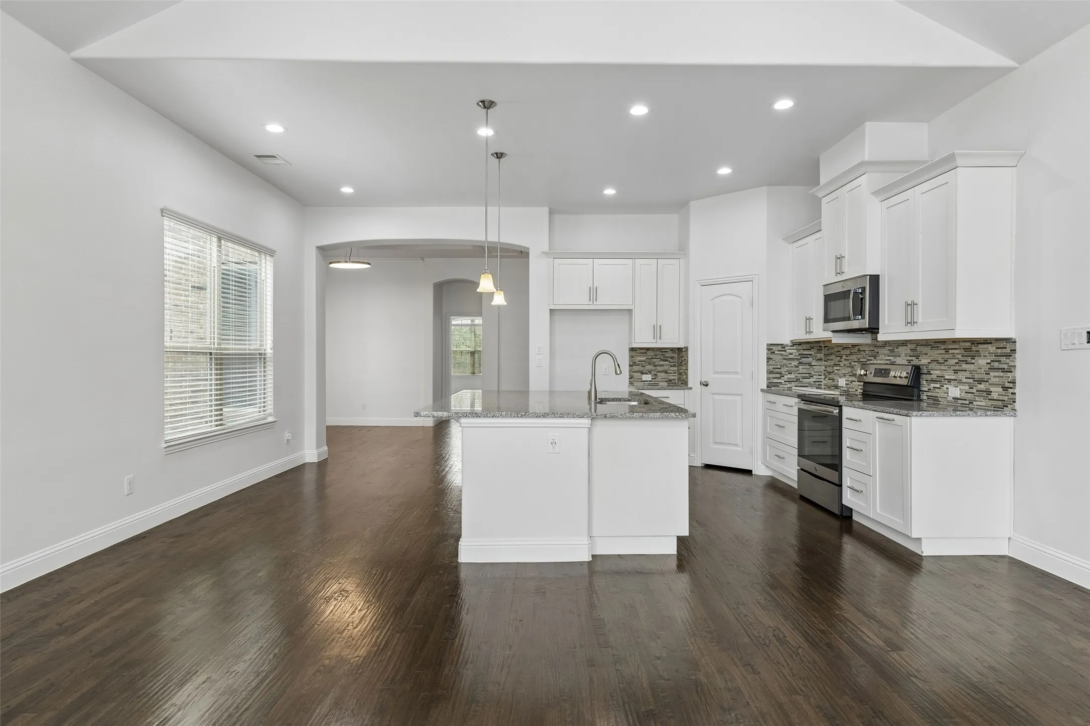 Townhouse For Sale in Dallas County , 833 Rohan Drive, Richardson, Texas 75081, 3 Bedroom, 3 Bathroom, 2 Garage spaces, 2,012 Sqft, built in 2016, mls#21398749, Real Estate Agent in Richardson, Homes For Sale in Dallas county, Homes For Sale in Richardson, Realtor in Richardson Texas, Real Estate Brokerage Independent Realty Texas, Luminita Cordes Realtor