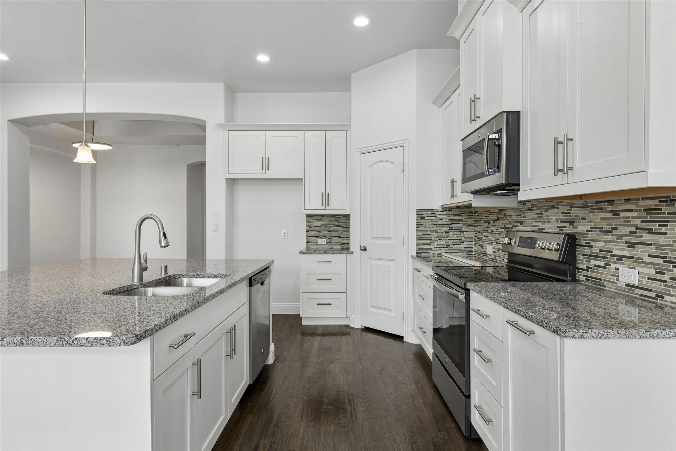 Townhouse For Sale in Dallas County , 833 Rohan Drive, Richardson, Texas 75081, 3 Bedroom, 3 Bathroom, 2 Garage spaces, 2,012 Sqft, built in 2016, mls#21398749, Real Estate Agent in Richardson, Homes For Sale in Dallas county, Homes For Sale in Richardson, Realtor in Richardson Texas, Real Estate Brokerage Independent Realty Texas, Luminita Cordes Realtor