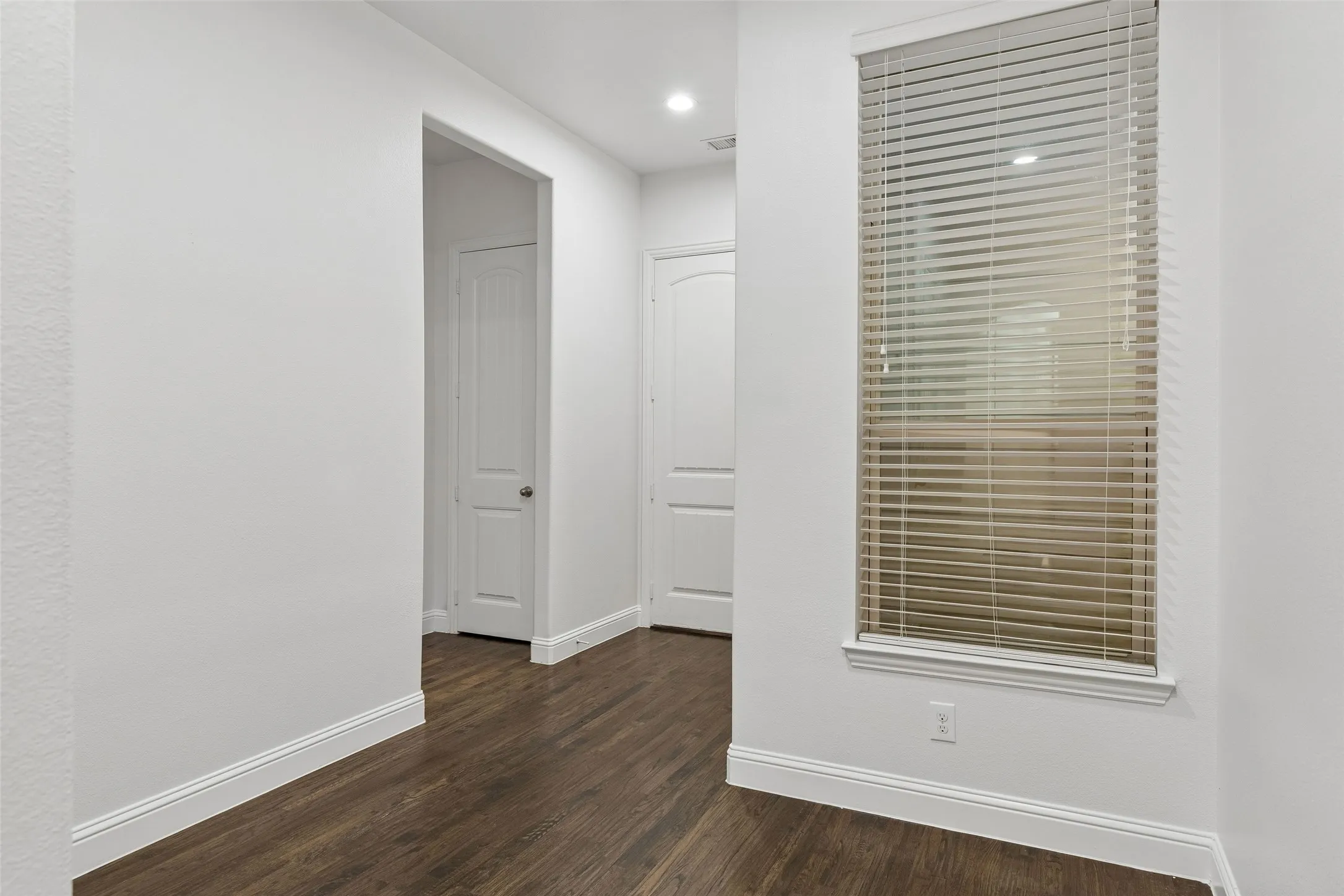 Townhouse For Sale in Dallas County , 833 Rohan Drive, Richardson, Texas 75081, 3 Bedroom, 3 Bathroom, 2 Garage spaces, 2,012 Sqft, built in 2016, mls#21398749, Real Estate Agent in Richardson, Homes For Sale in Dallas county, Homes For Sale in Richardson, Realtor in Richardson Texas, Real Estate Brokerage Independent Realty Texas, Luminita Cordes Realtor