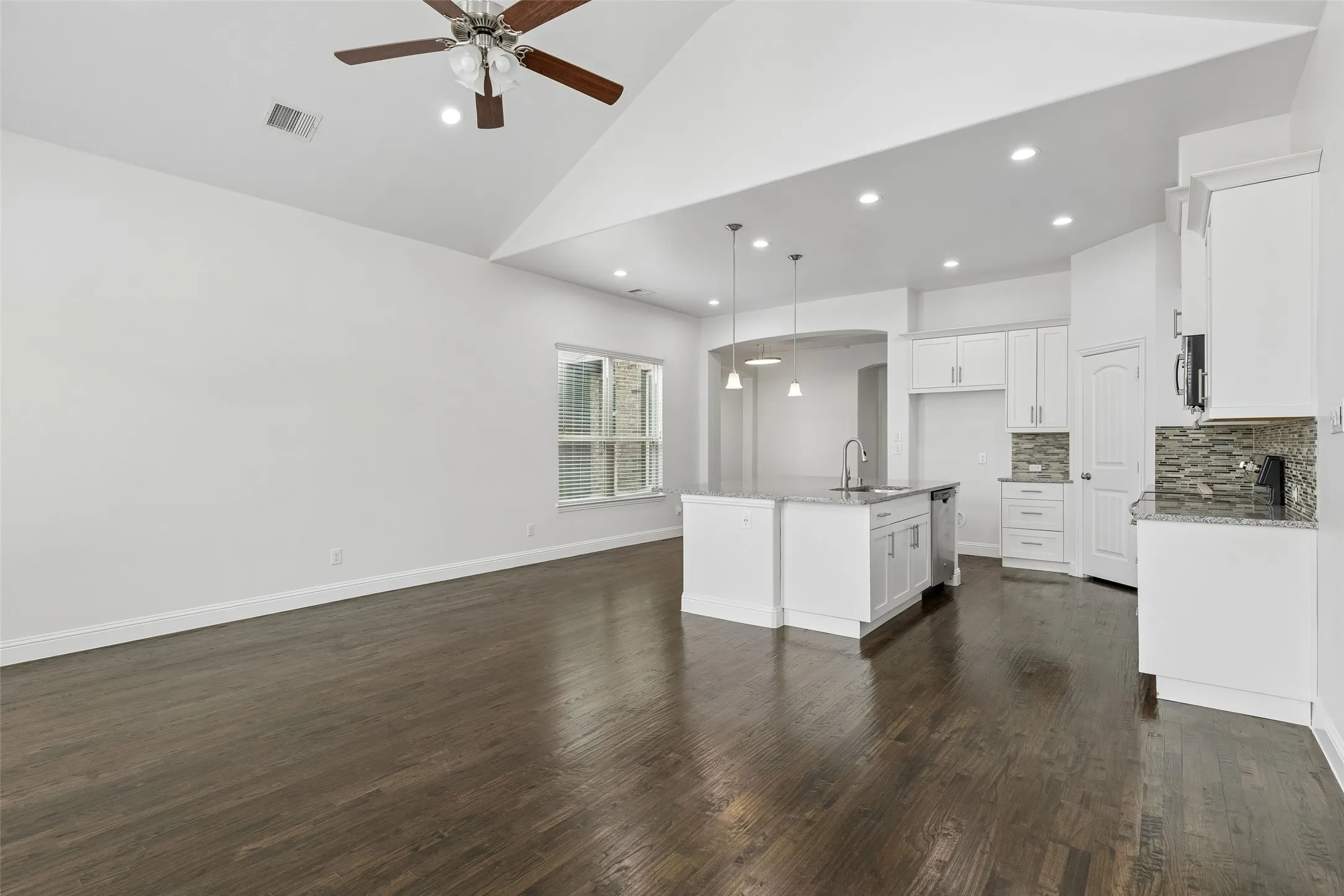 Townhouse For Sale in Dallas County , 833 Rohan Drive, Richardson, Texas 75081, 3 Bedroom, 3 Bathroom, 2 Garage spaces, 2,012 Sqft, built in 2016, mls#21398749, Real Estate Agent in Richardson, Homes For Sale in Dallas county, Homes For Sale in Richardson, Realtor in Richardson Texas, Real Estate Brokerage Independent Realty Texas, Luminita Cordes Realtor